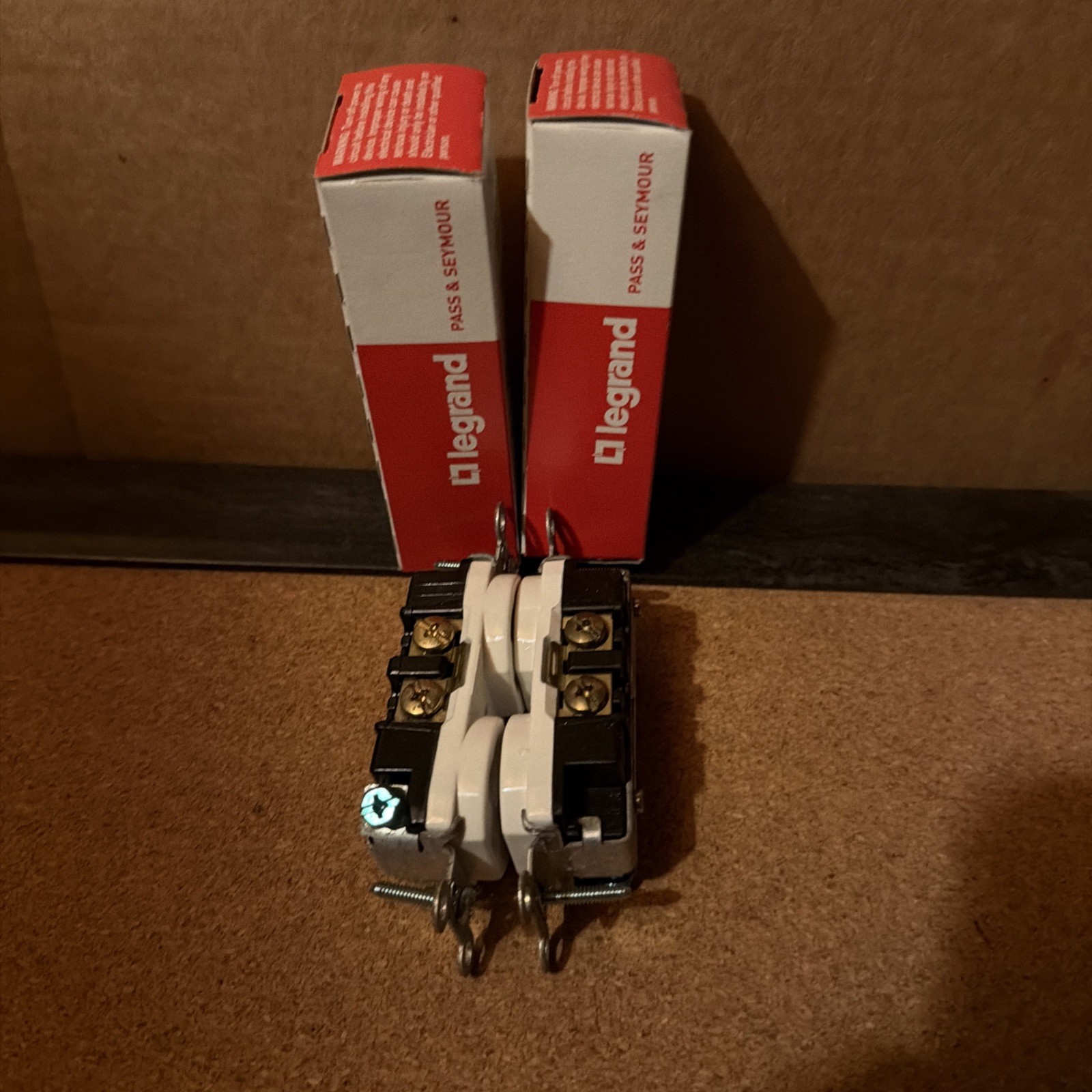 Lot Of 2 Legrand 5850-W Duplex Receptacle 20A 250V WHITE Commercial Grade Mexico