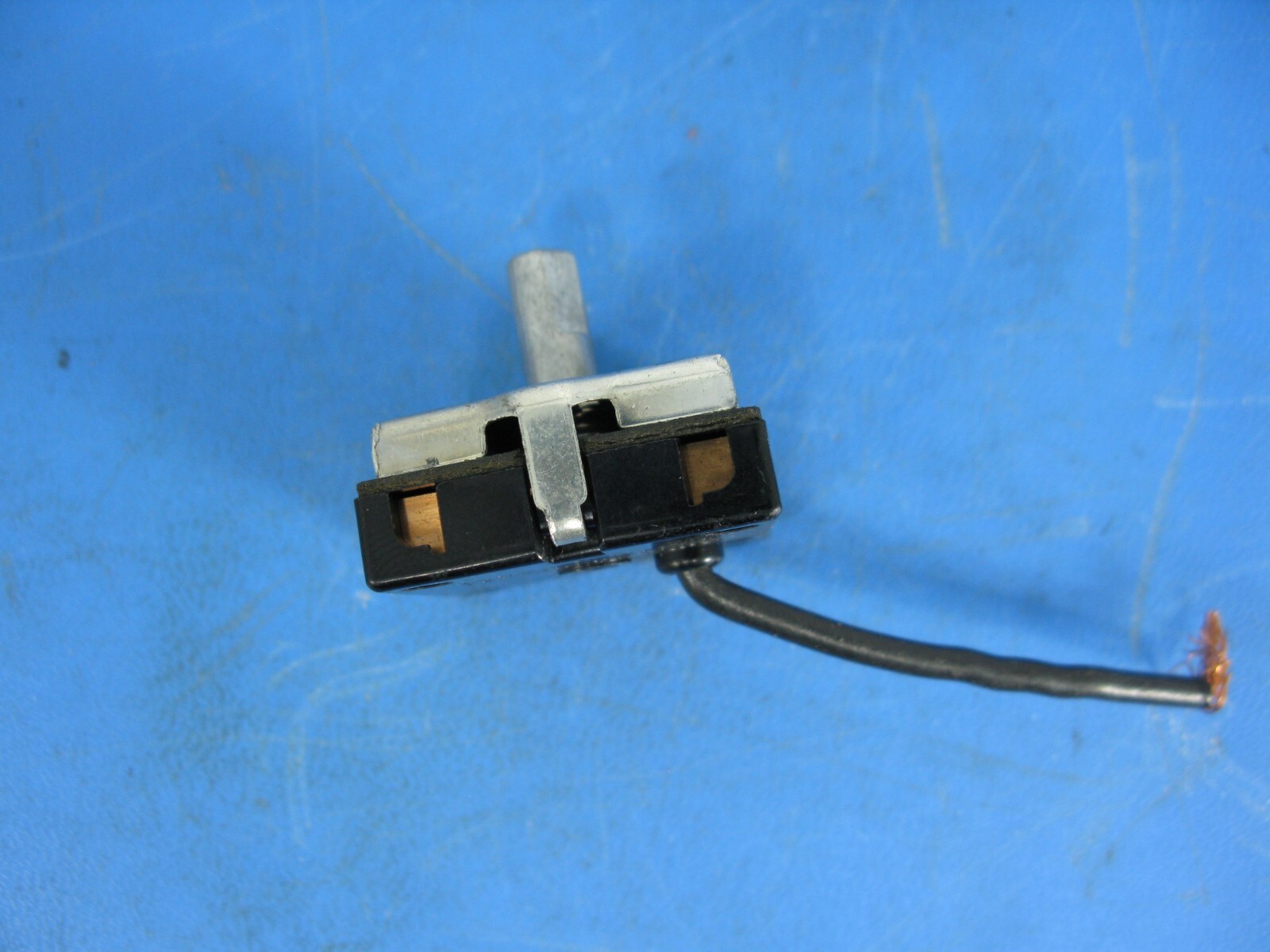 (1) *NEW* TOWER 13627 5 POSITION 1/10HP 120VAC 3A 240VAC 12A 120VAC 6A 120VAC