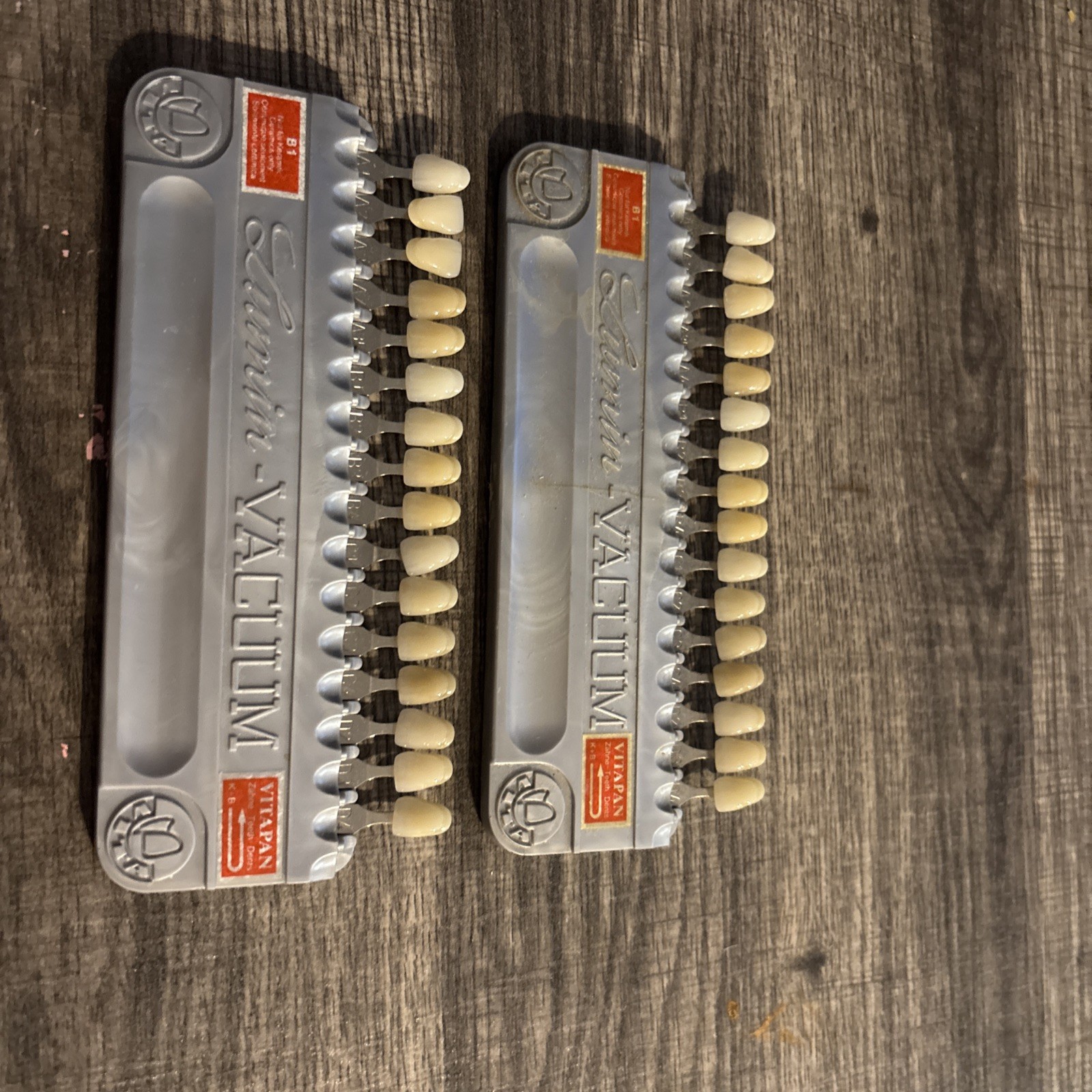 2 VITALUMIN SHADE GUIDE DENTAL DENTURE & CROWNS POPULAR COMPLETE VITA, GERMANY