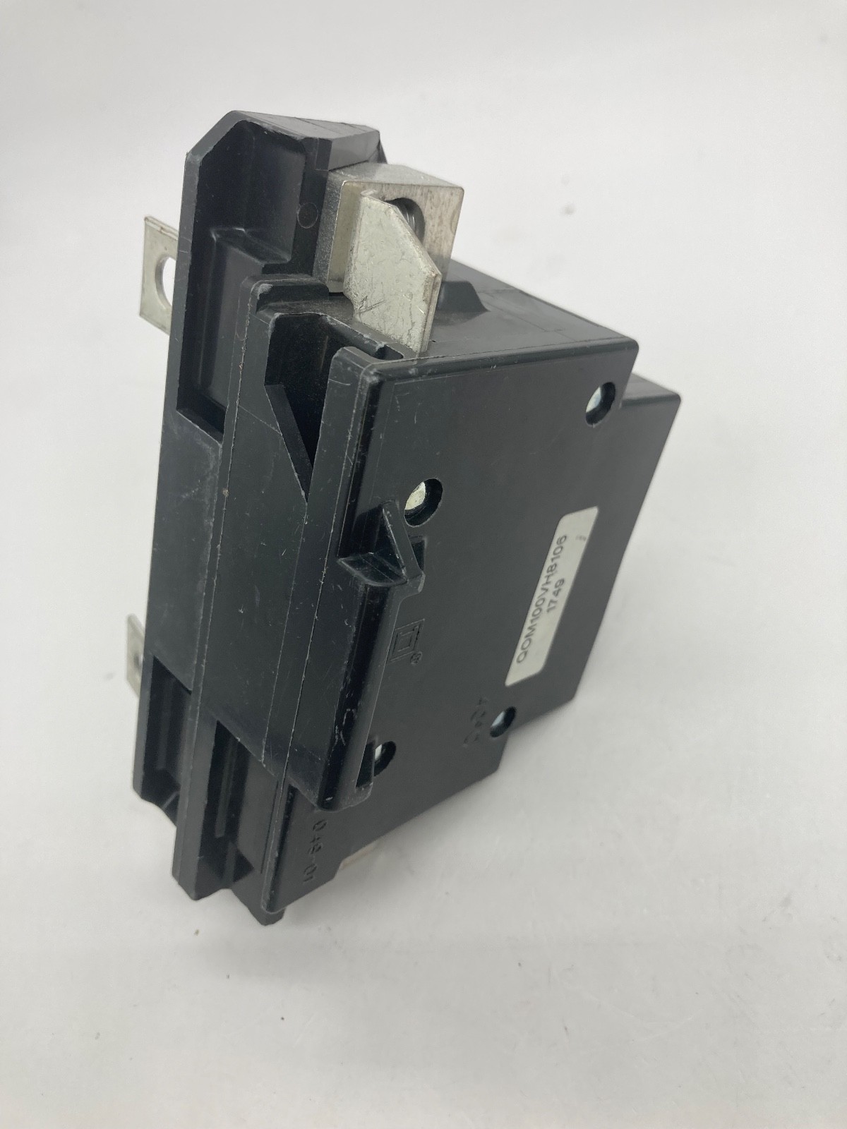 Square D QOM100VH8106 22kA 2Pole 100A 120/240V QOM1 Bolt On Main Circuit Breaker