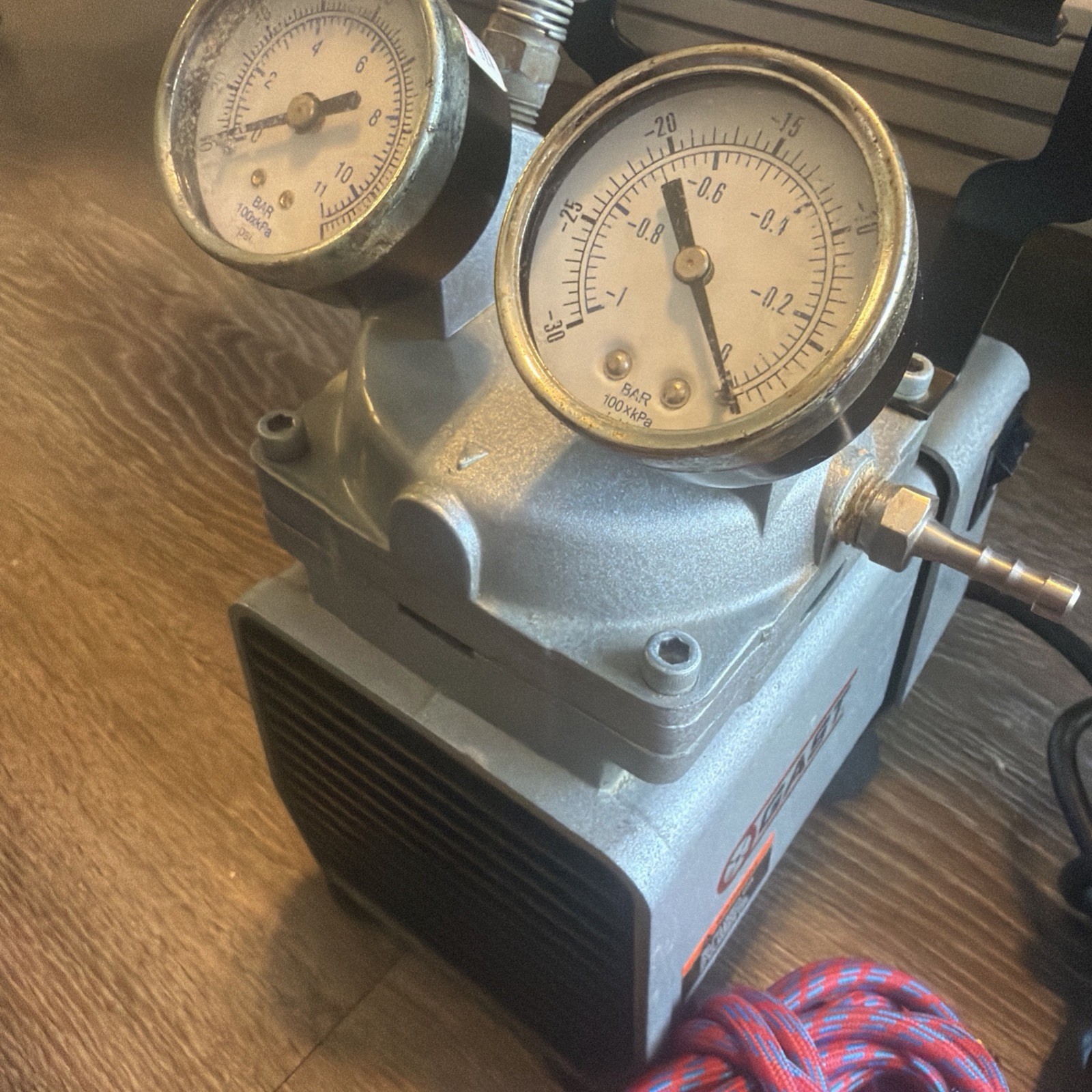 GAST DOA-P704-AA High Capacity Oil-Less Vacuum Pump 115V Runs Well