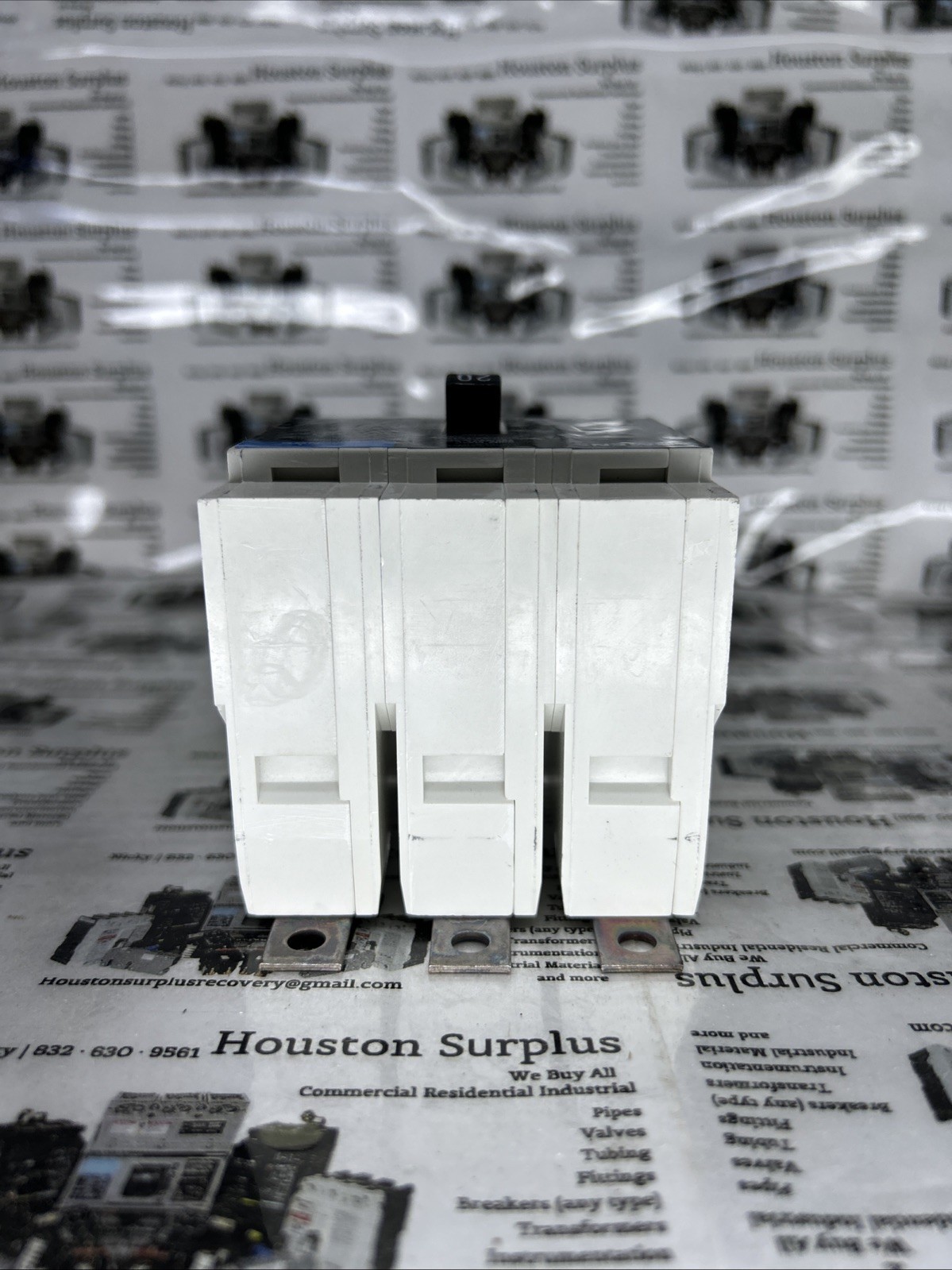 Siemens NGB3B020 3-Pole20 Amp Circuit Breaker – White New Open Box Tested #616