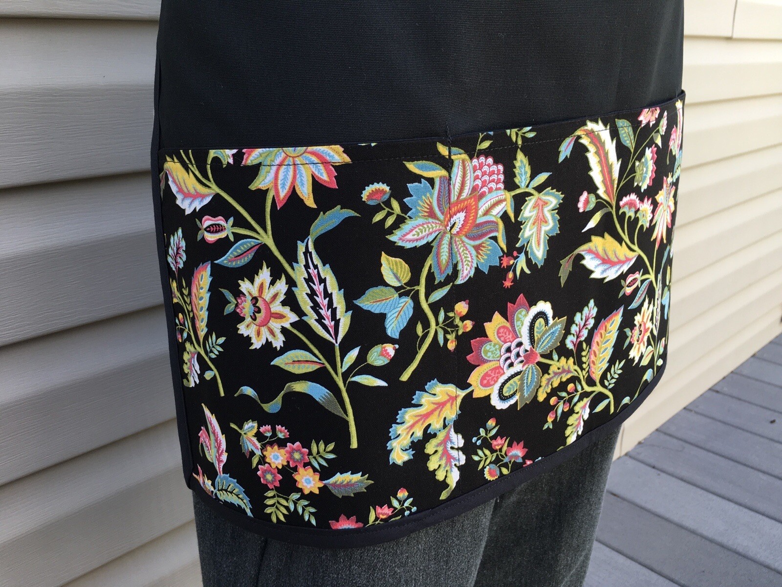 Cute Spring Flowers server waitress Half waist apron 3 pocket restaurant Black
