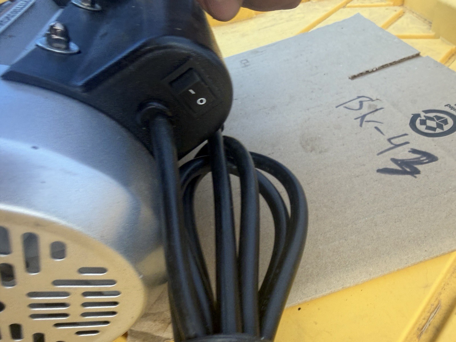 Pittsburgh 61245 2.5CFM Automotive Portable Refrigerant Vacuum Pump 120V/3.4A
