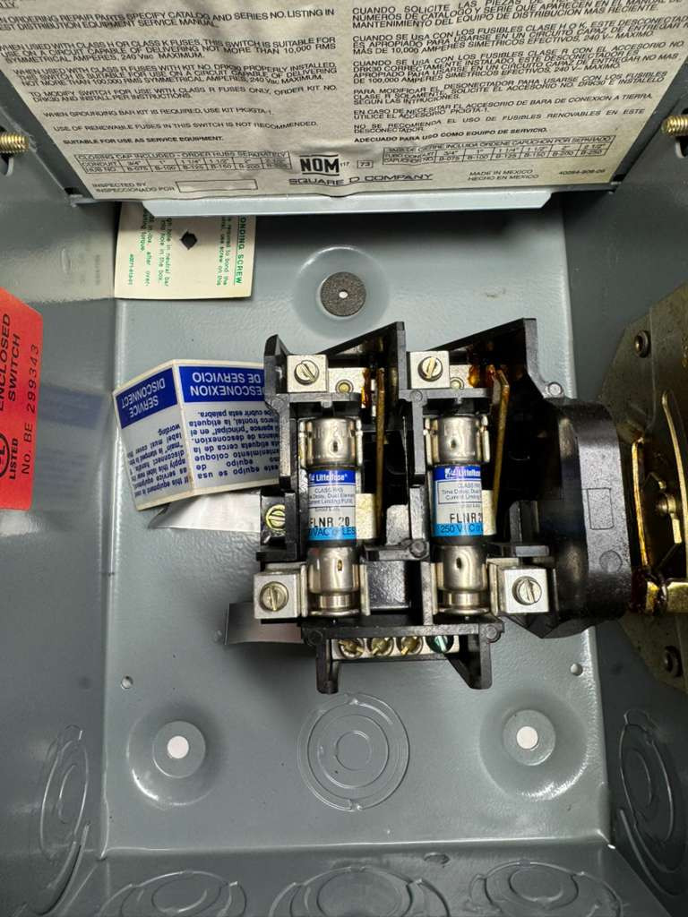 Square D D221NRB General Duty Safety Switch Series E3 30A, 240VAC, FLNR20, Fuses