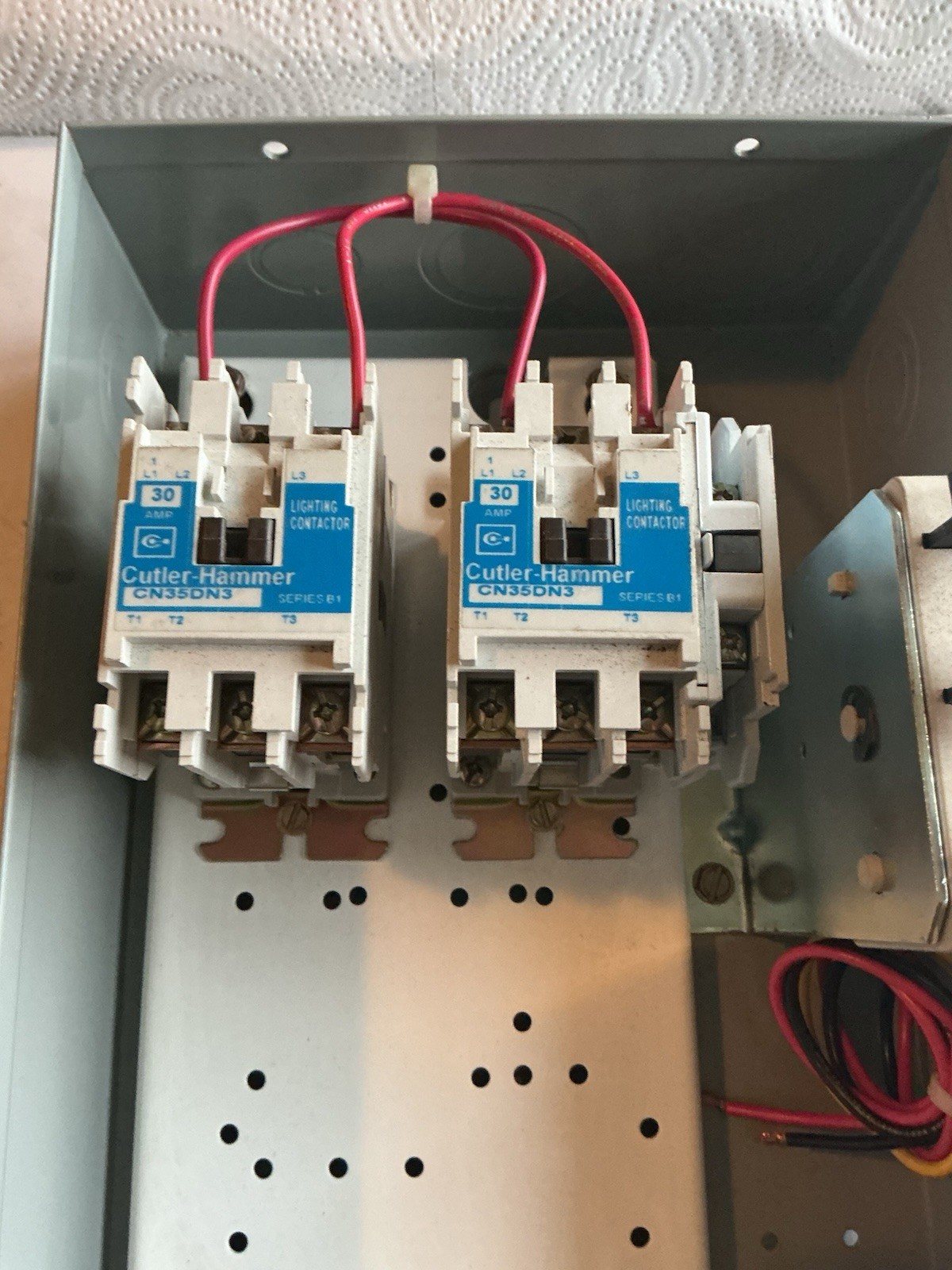 EATON / CUTLER HAMMER # ECL03C1A6A / ELECTRICALLY HELD LIGHTING CONTACTOR.(30 A)