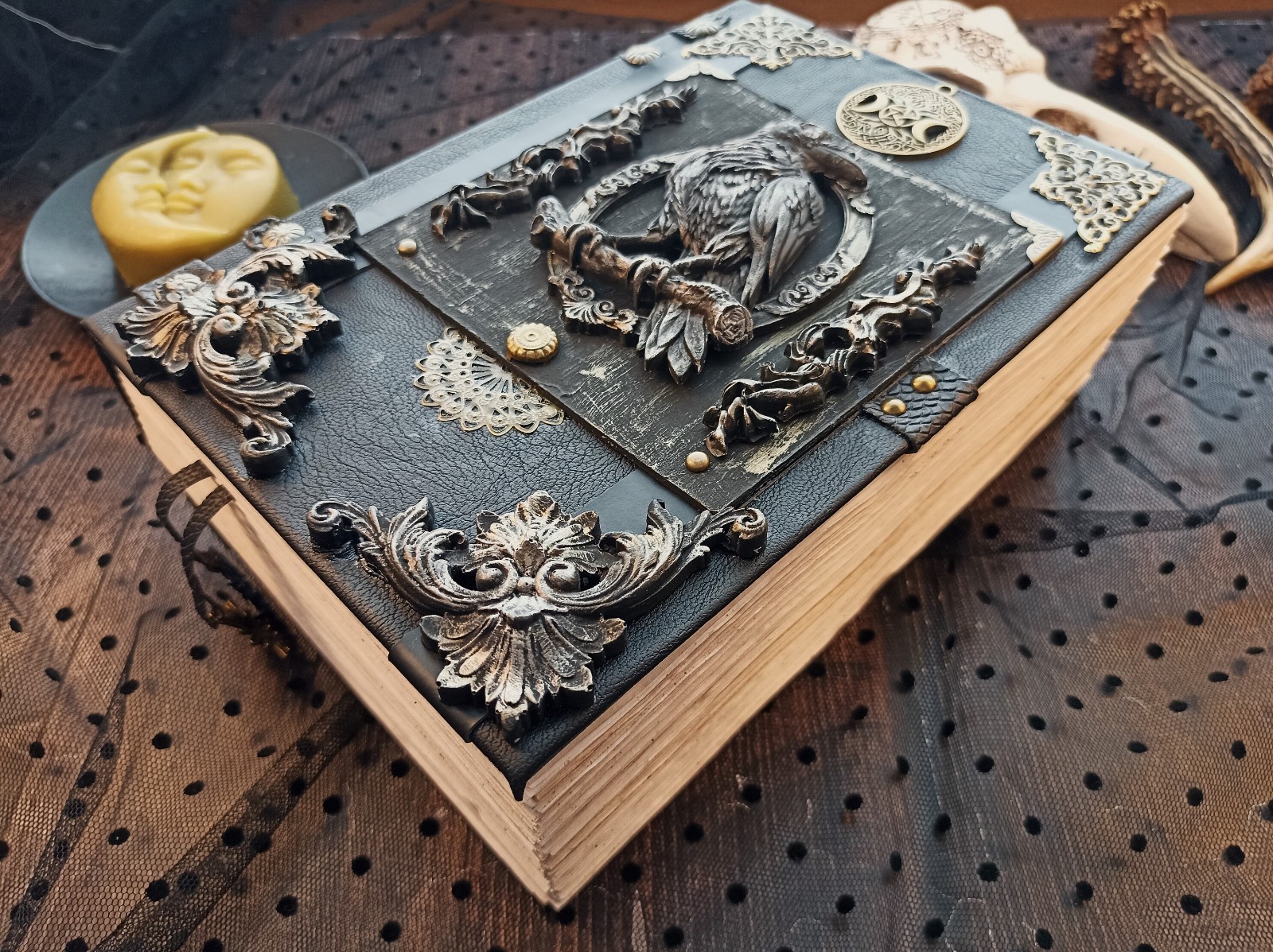 Book of Shadow Witch Grimoire Journal Blank Witchcraft Raven 8×6 in 600 Pages