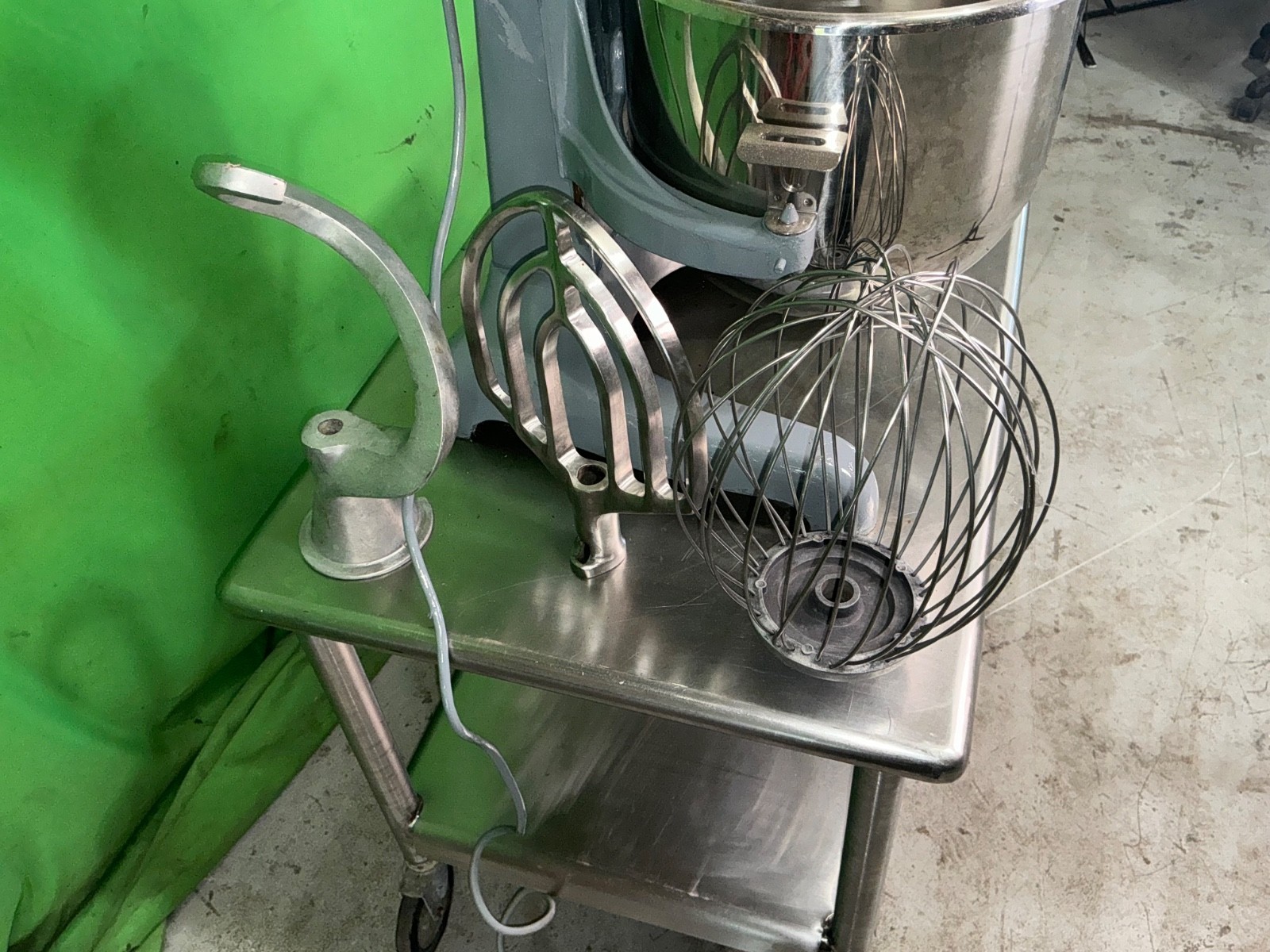 Hobart A-200 20qt Mixer w/Bowl, Paddle, Hook, Whisk, Work Stand 2395