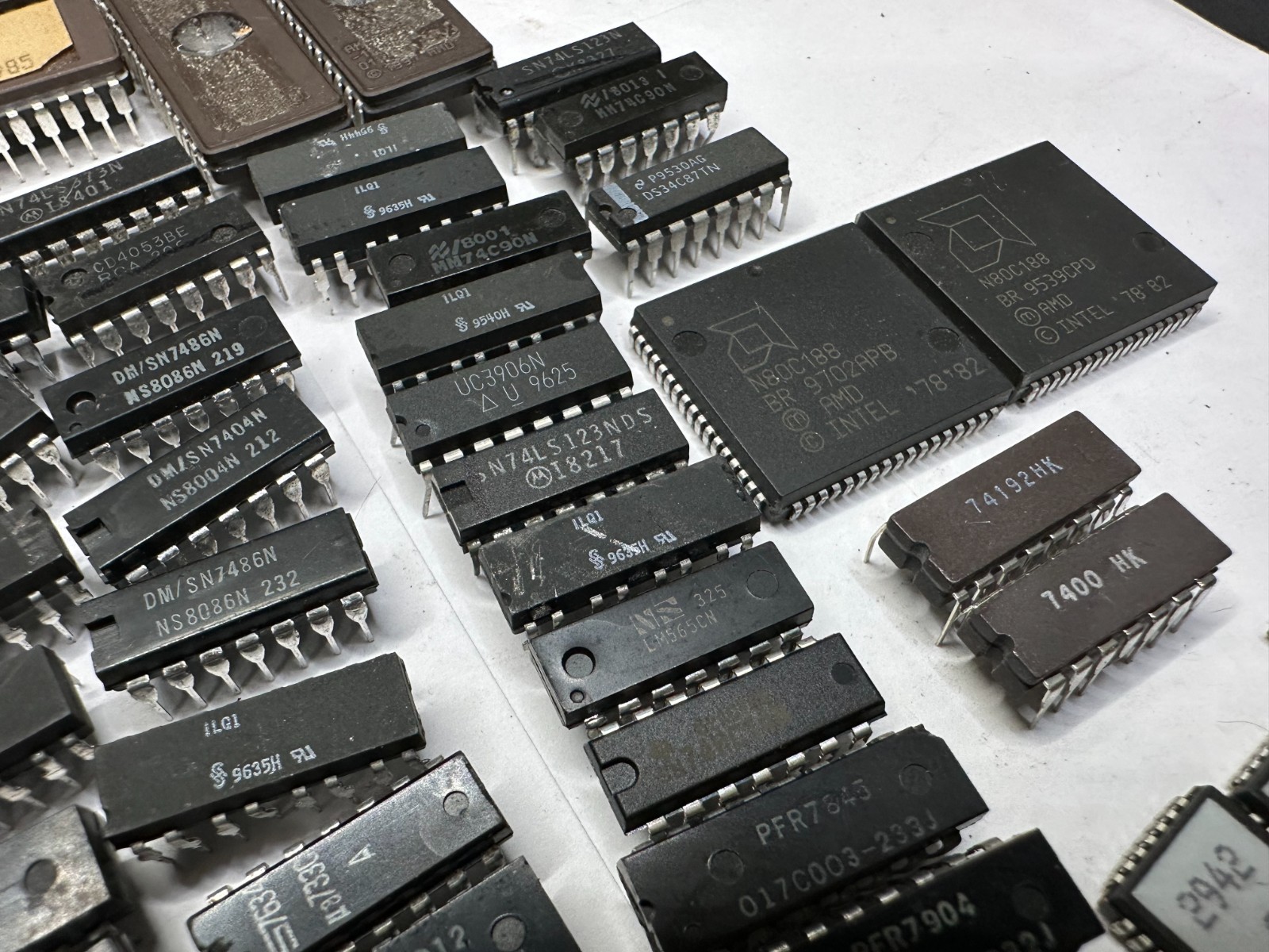 VINTAGE BIOS, FIRMWARE, EPROM ETC. IC Lot Of 190Pcs, AS-IS UNTESTED, Gold Scrap
