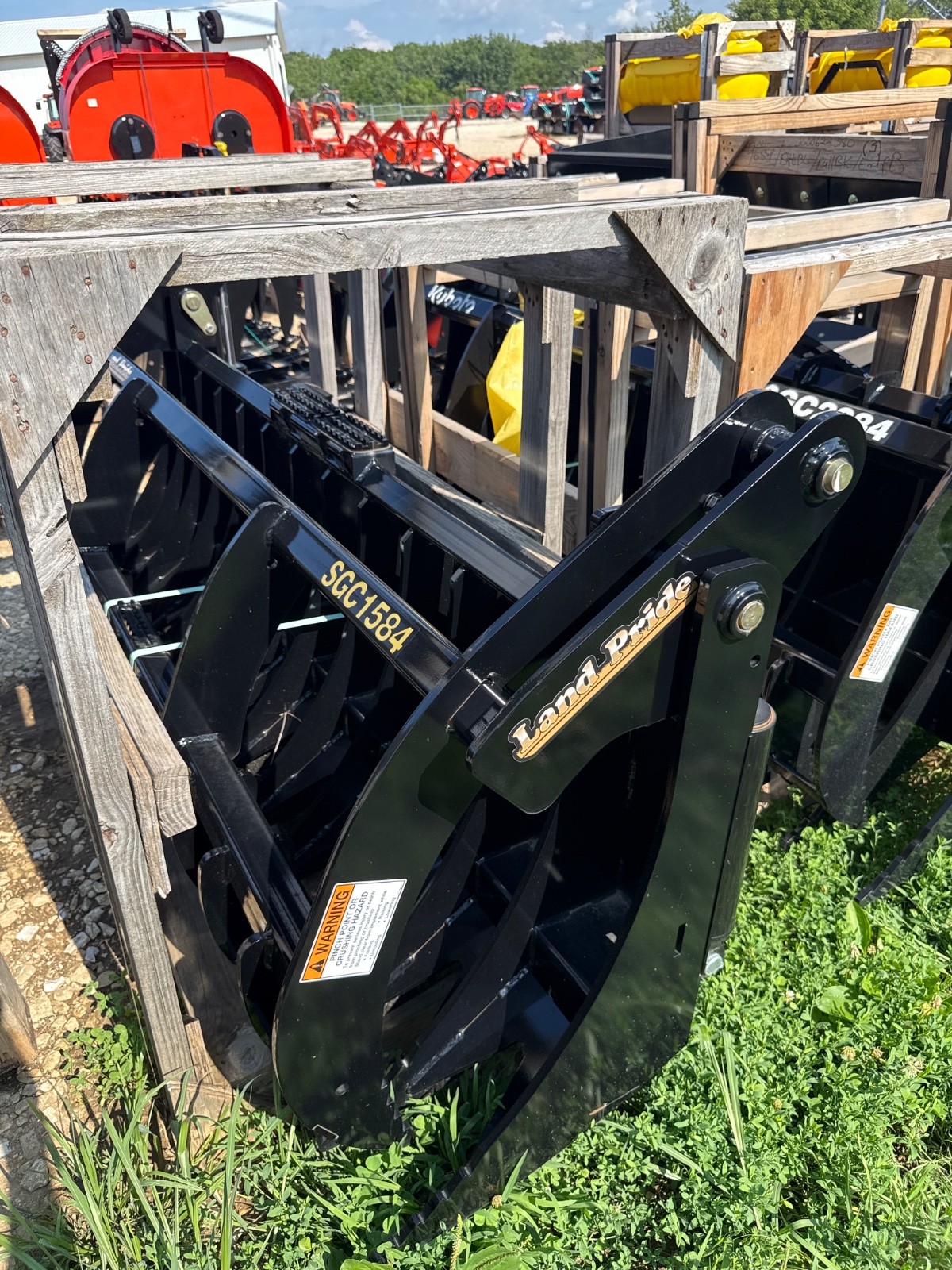2022 Land Pride SGC1584 Claw Grapple, 84″ — New, Priced to Move!