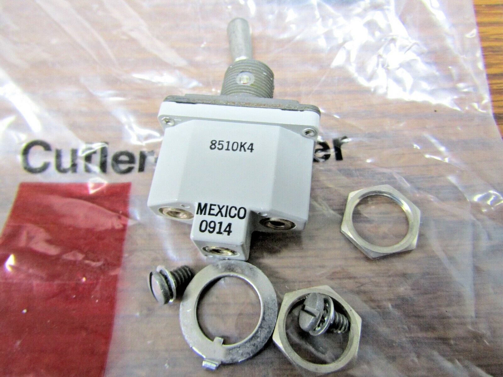 ✌️NEW CUTLER-HAMMER 8510K4 TOGGLE SWITCH SPST