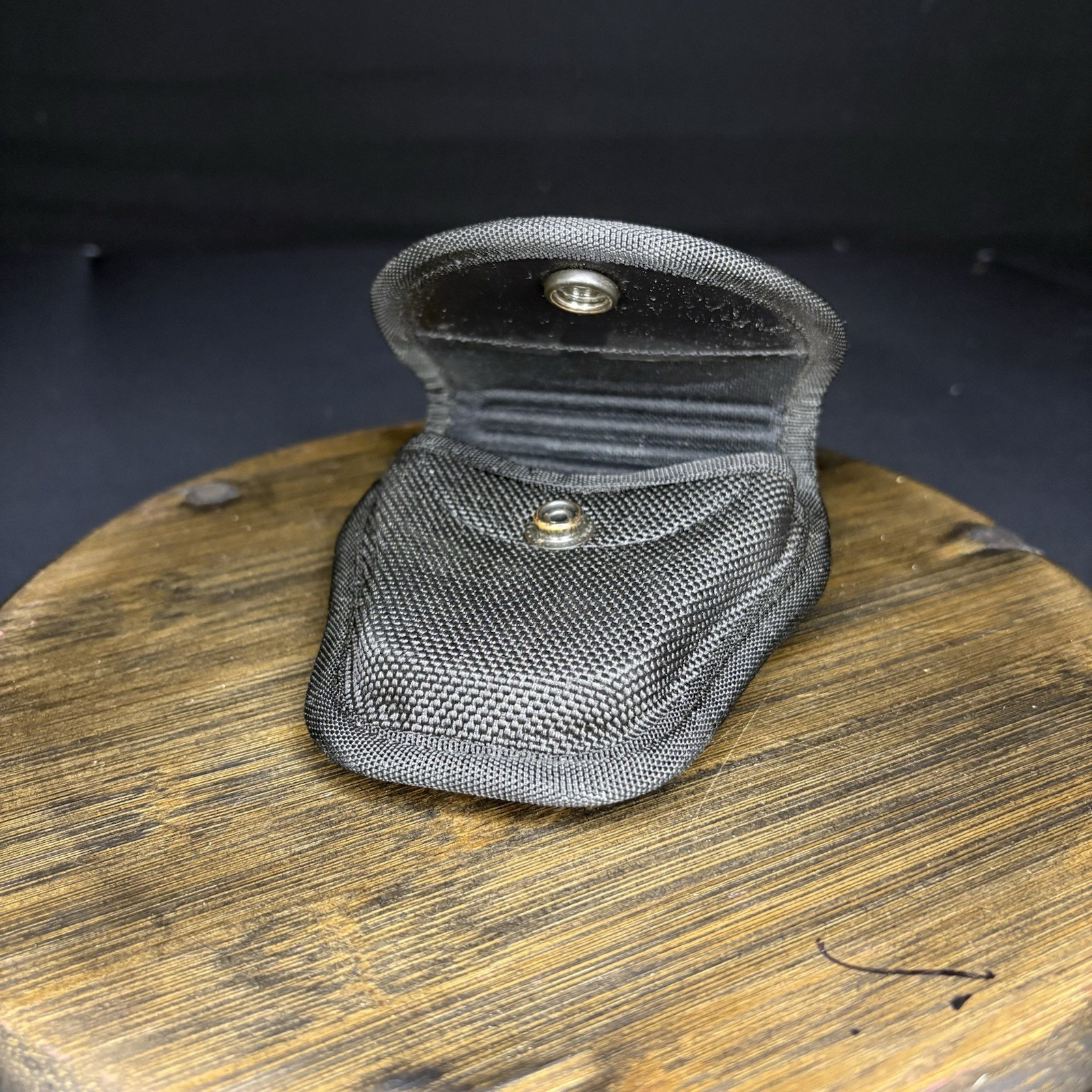 Bianchi 7300 Handcuff Case Accumold Nylon Size 1 Hidden Snap