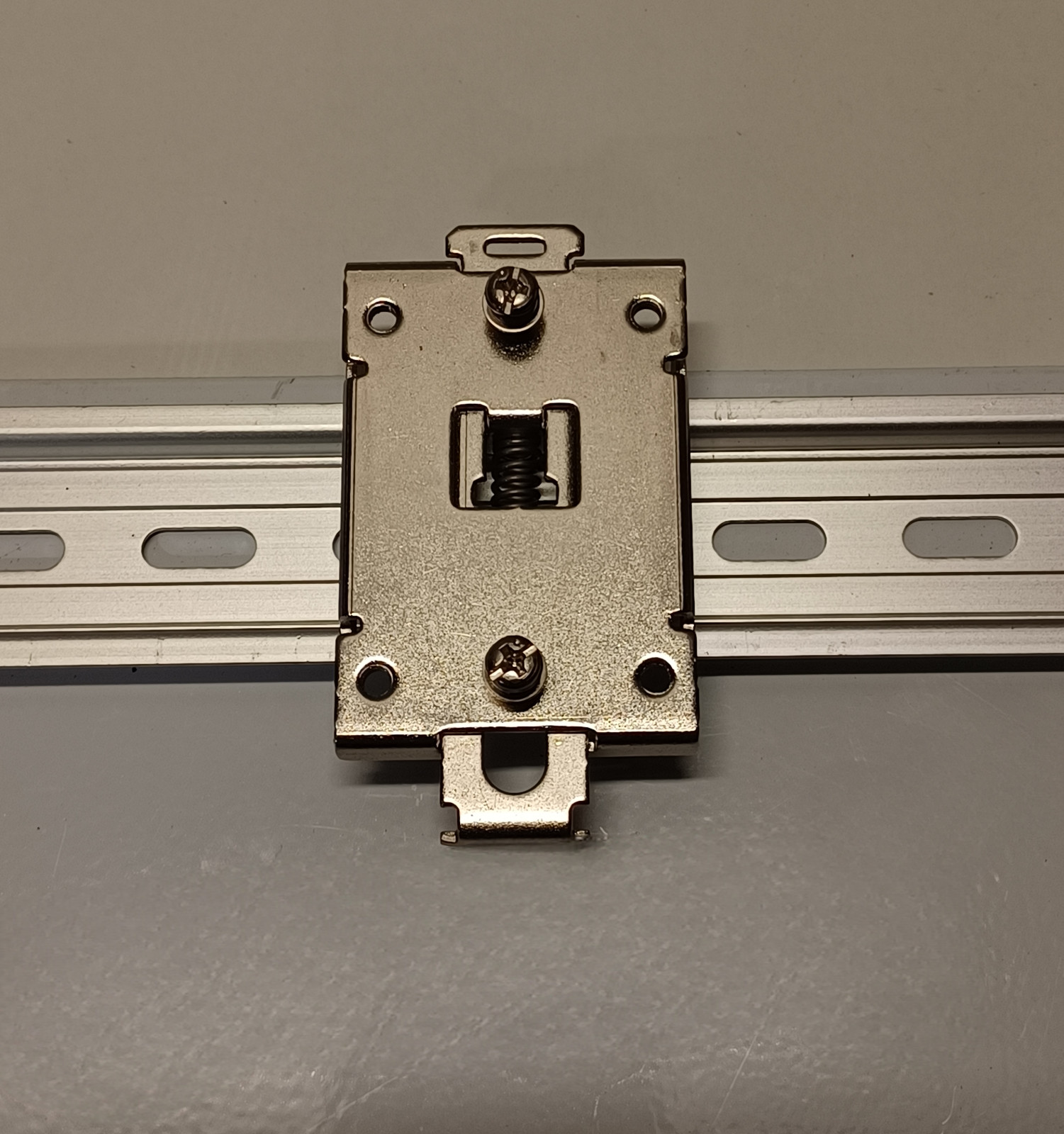 35mm DIN Rail Mounting bracket for SSR or Flasher – SSR /Heatsink mount clip
