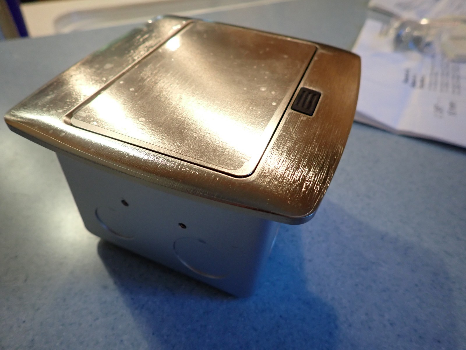 Leviton PFTR2-BN Brushed Nickel Pop-Up Floor Box TR Receptacle 20A-125V. NEW