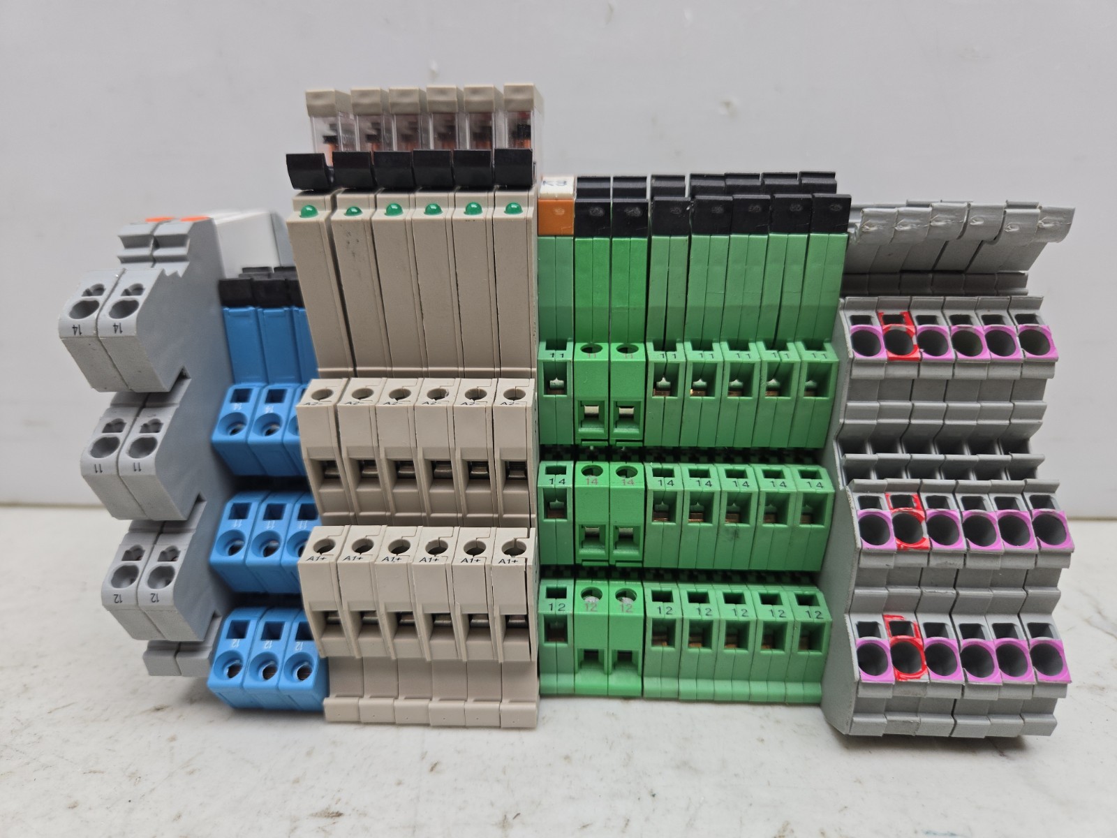 Mixed Lot of 25 Relay Socket Terminal Blocks Omron Phoenix Contact Wago Finder