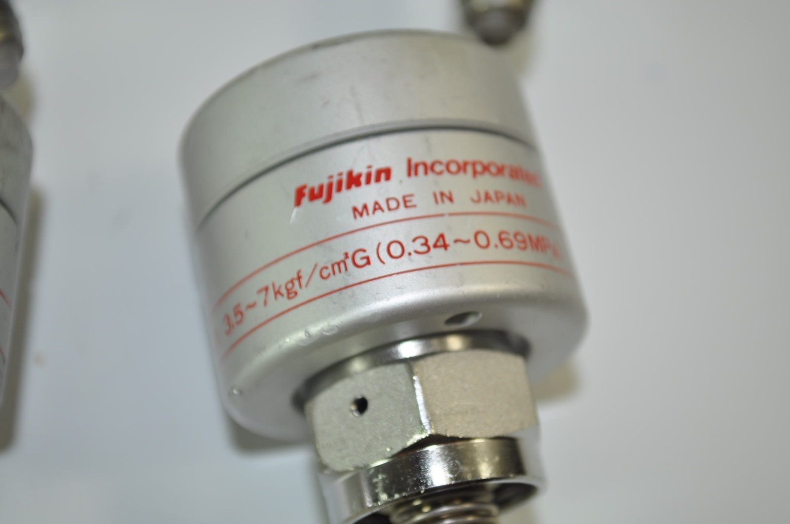 Fujikin Pneumatic Valve Gas OP 3.5 – 7 kgf / .34 – .69 MPa PN# NC N.C.