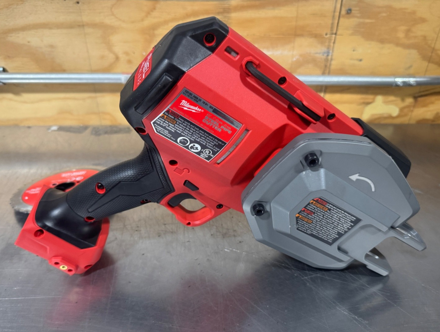 Milwaukee 3469-20 M18 FUEL 1/2”-1” Steel Pipe Cutter w/ Blade
