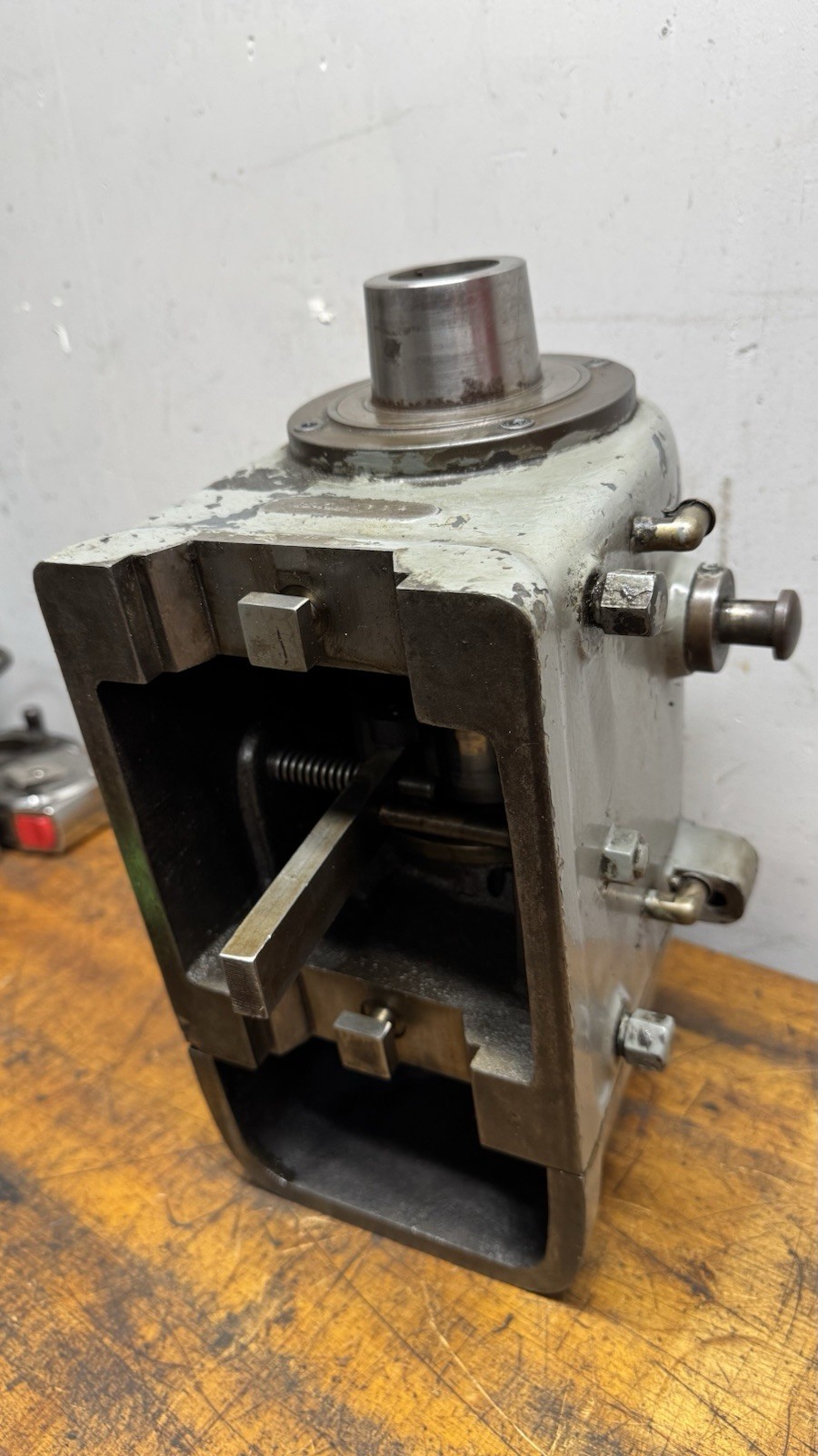 Hardinge Elgin 9″ Lathe Headstock 5C Taper Lock Nose