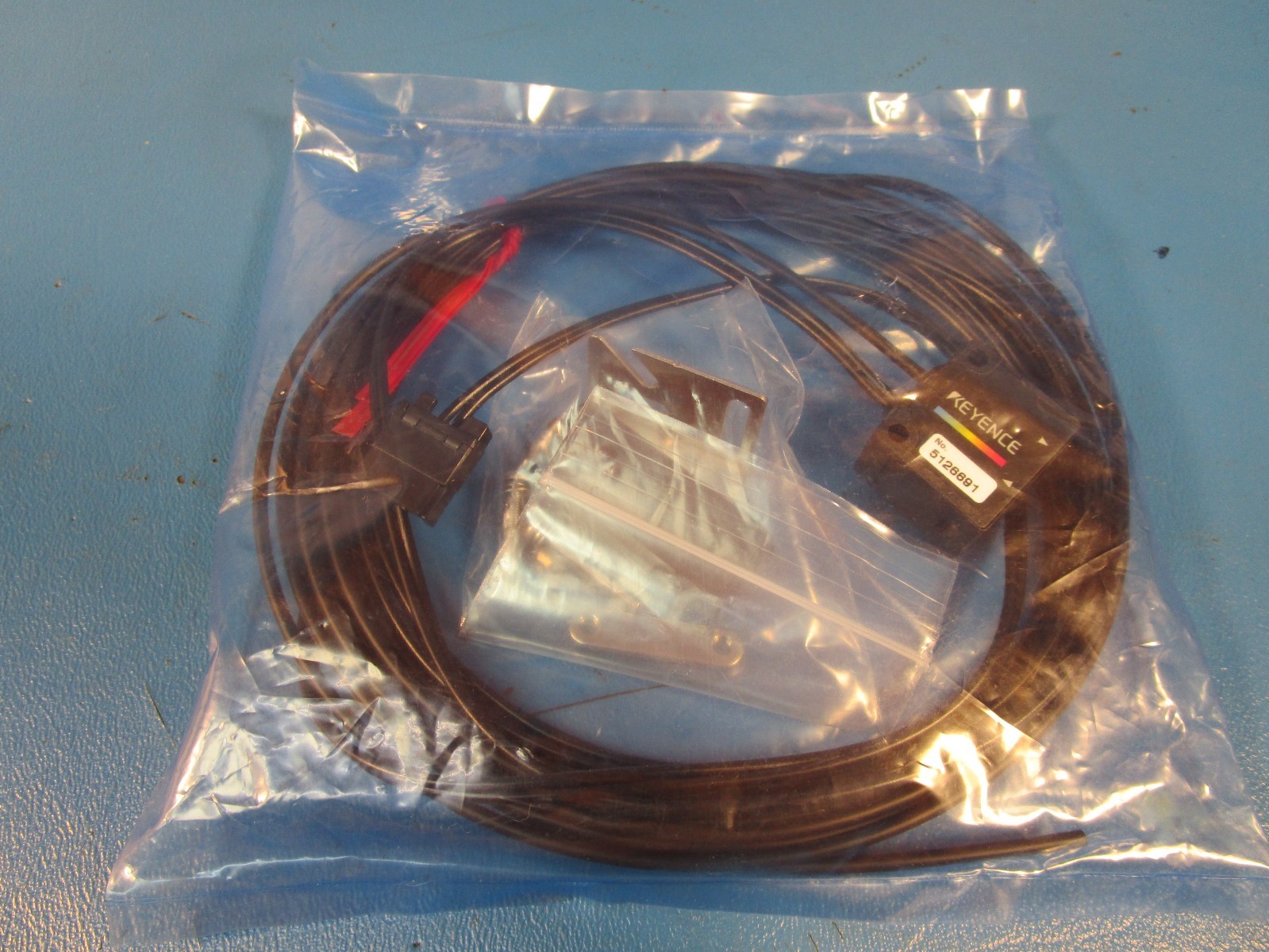 Keyence CZ-H35S, PHOTOELECTRIC SENSOR, REFLECTIVE SENSOR HEAD, RED LED