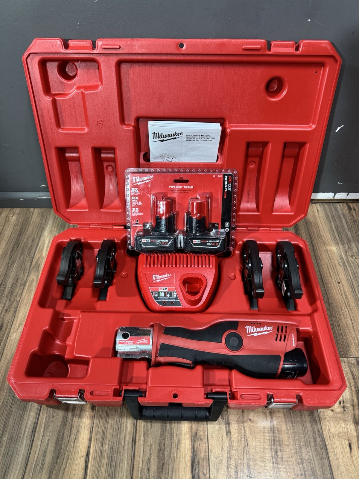 Milwaukee 2473-22 M12 Force Logic Press Tool With Pivoting IPS Jaw Bundle