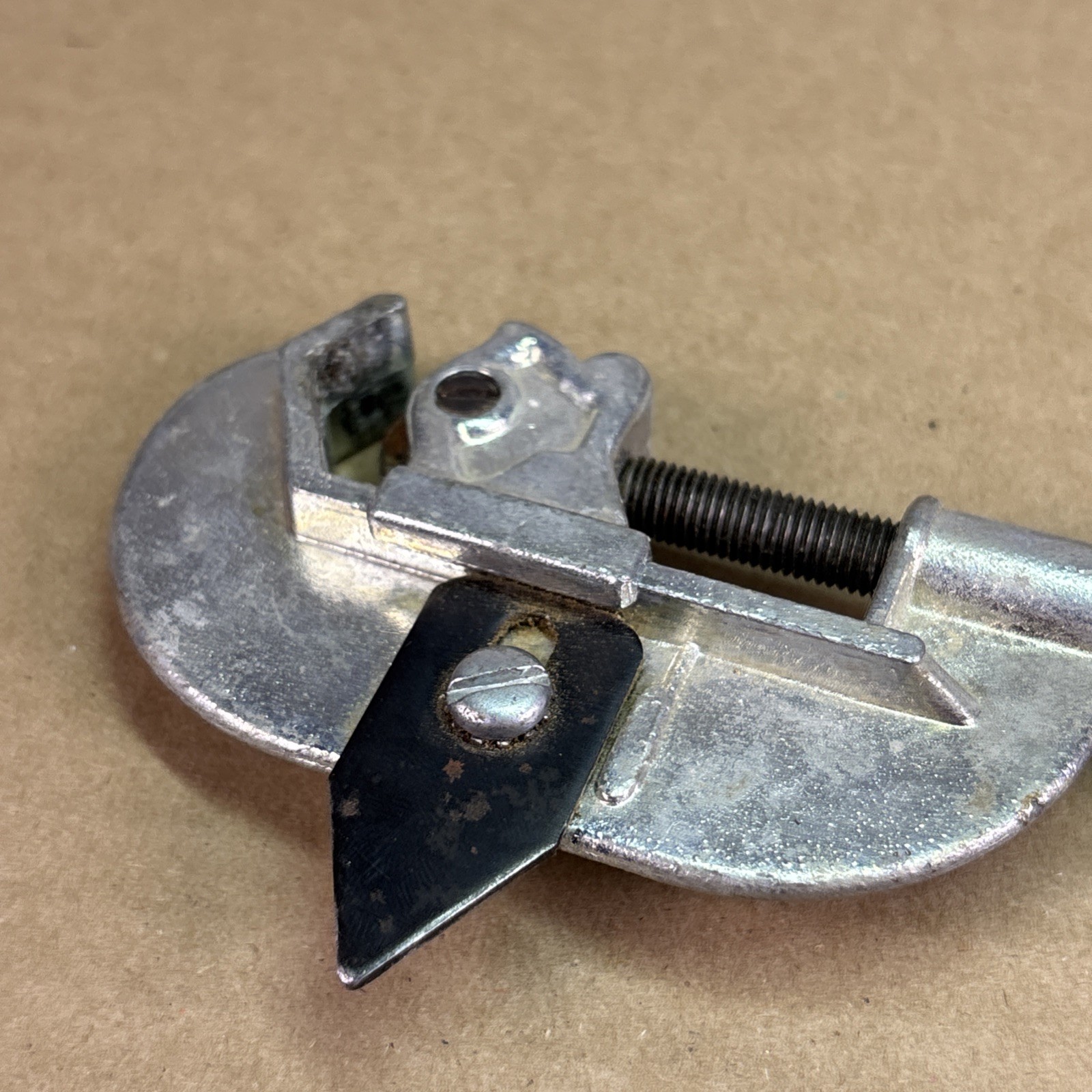 SUPERIOR TOOL Metal / PVC Tube Cutter 1/8″ To 1-1/8″ USA