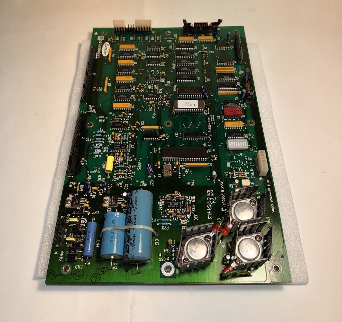 UNITED TECHNOLOGIES 32GB500884 Carrier Board