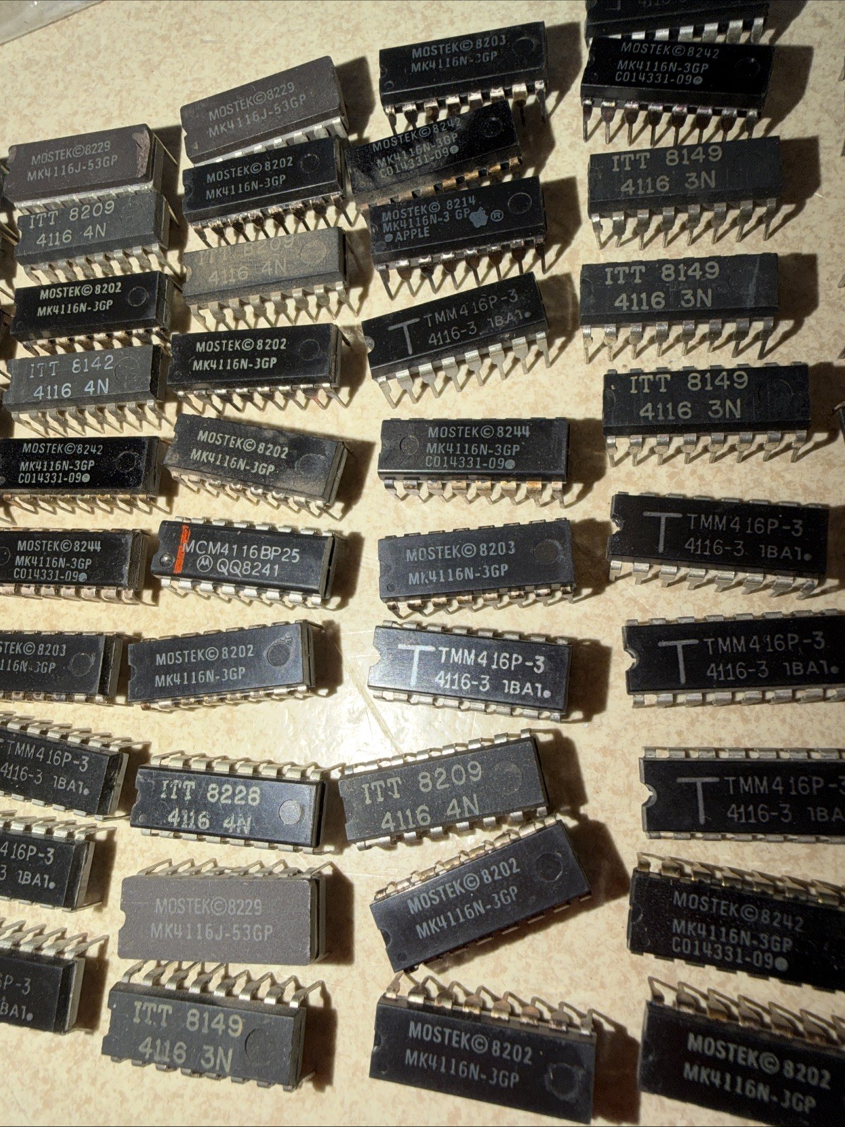 Lot Of 117 Assorted 4116 Computer Chips , Mixed Lot See Photos