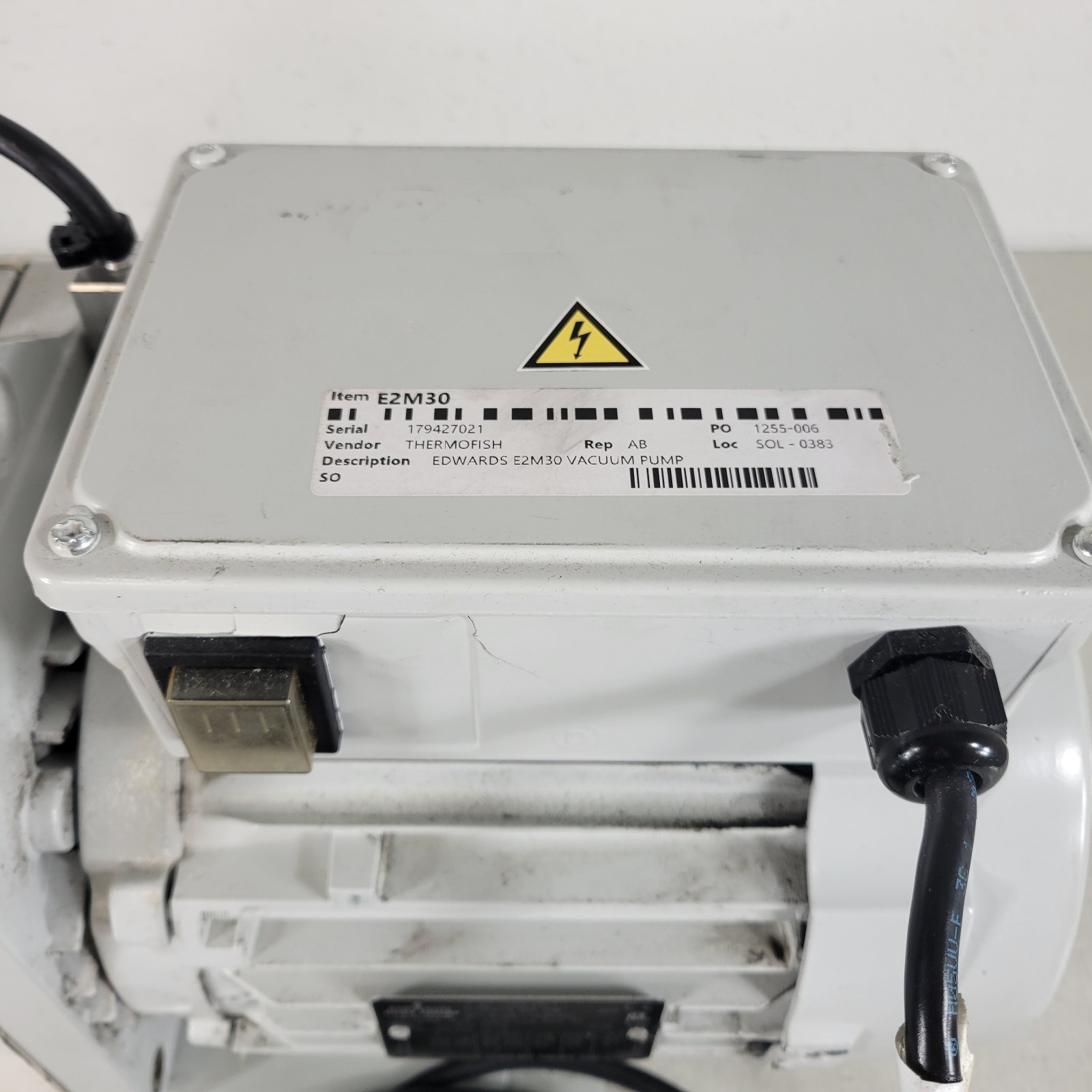 TESTED to 9E-4 Torr Edwards E2M30 Roughing Vacuum Pump KF25 220-240V 5A Rotary
