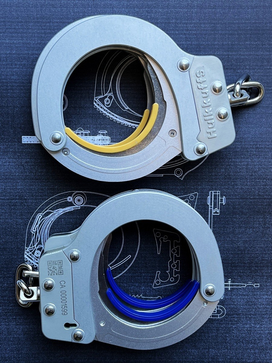 B4: Hulkkuffs Handcuffs, auto-lock handcuffs that prevents from over-tightening