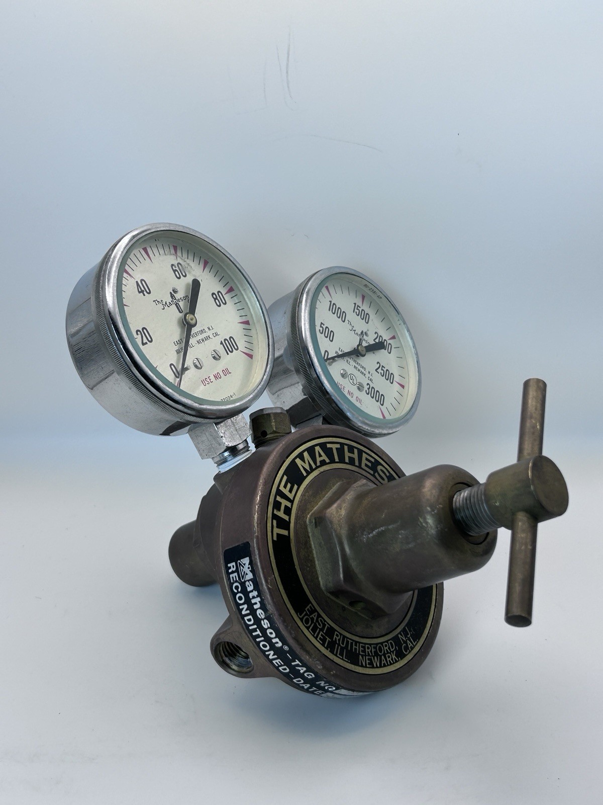 Matheson Dual Gauge Gas Pressure Regulator 100 / 3000 PSI K63 Made In The USA
