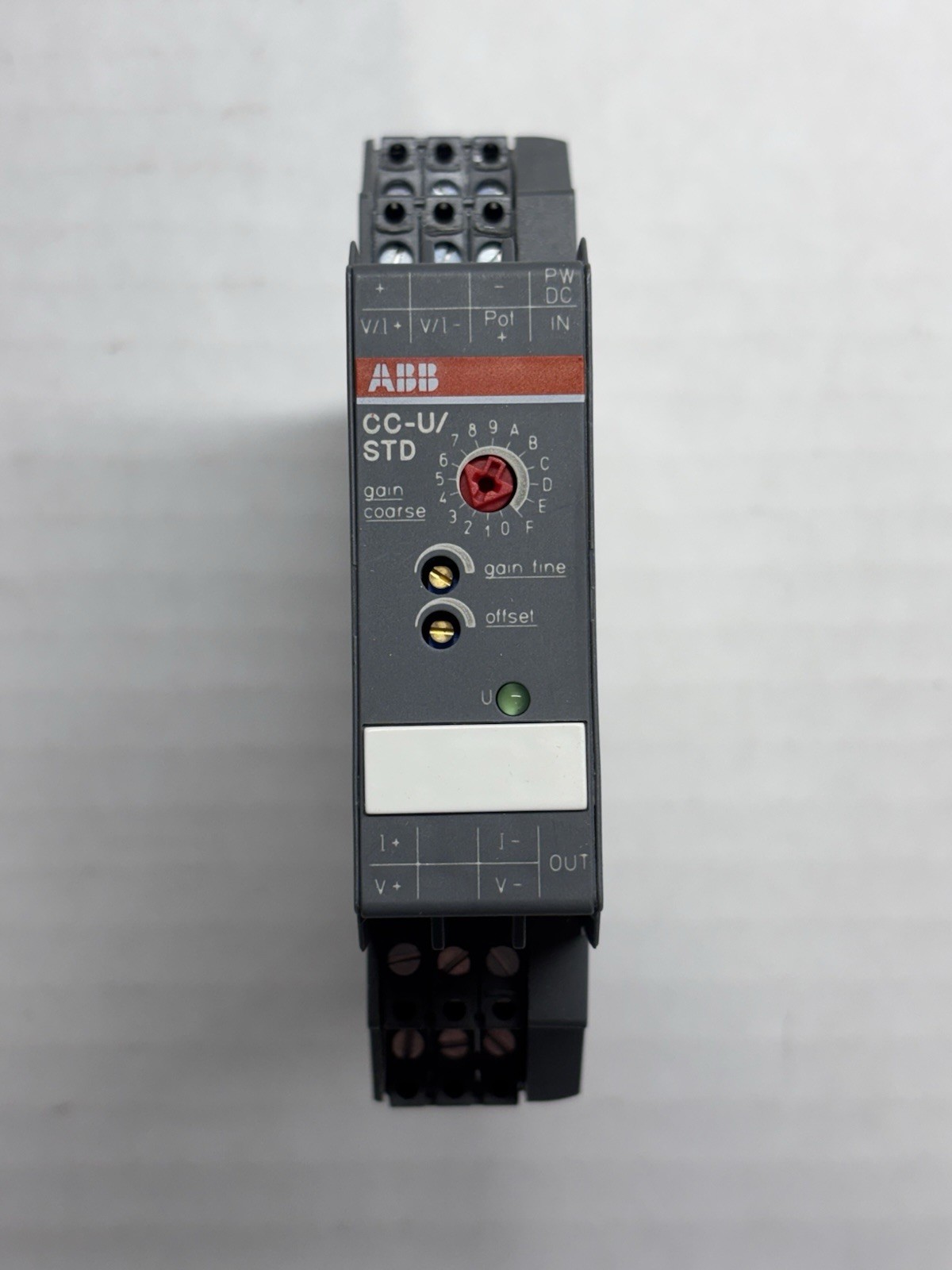 NEW ABB CC-U/STD UNIVERSAL ANALOG SIGNAL CONVERTER 110-240VAC 1svr040000r1700
