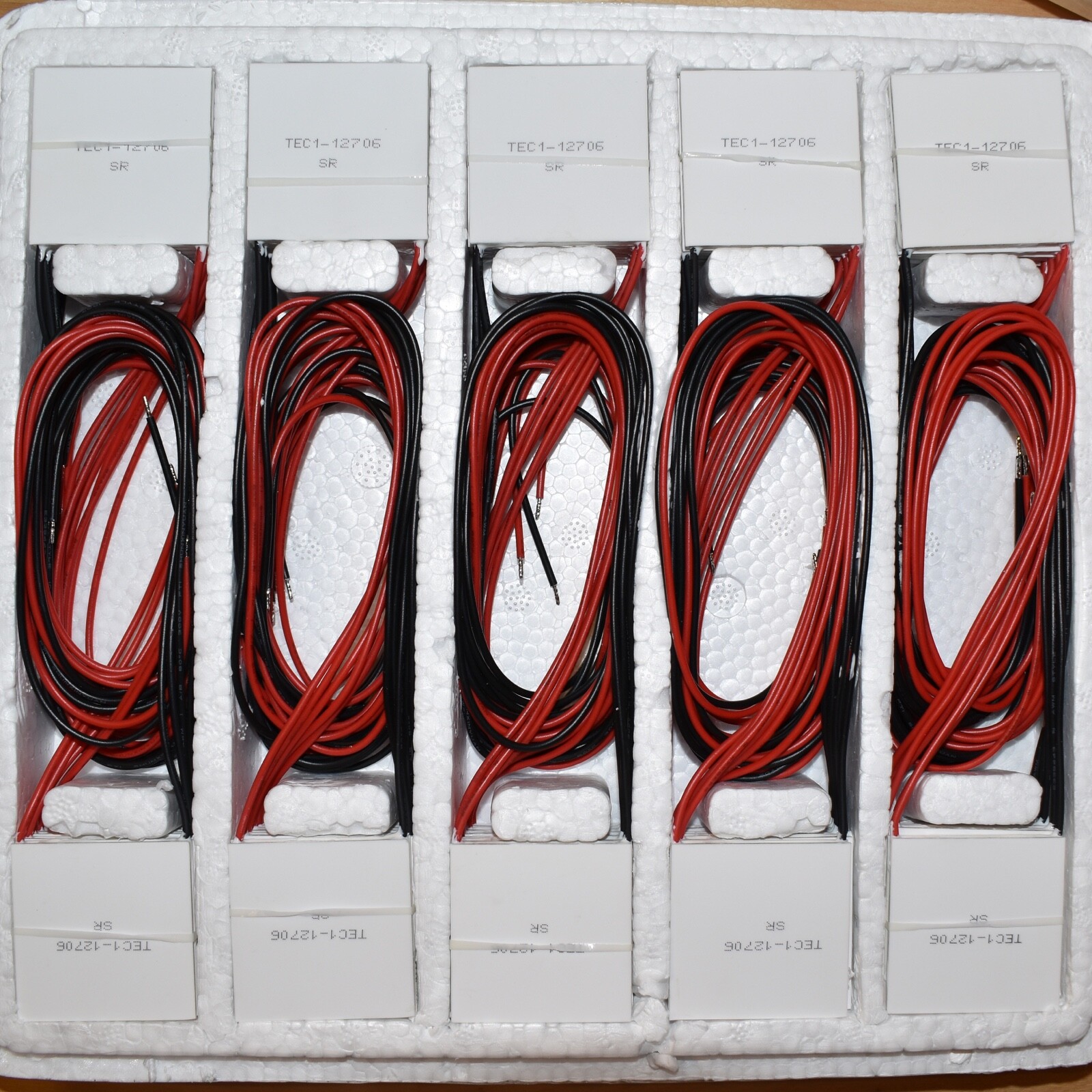 TEC1-12706 – Thermoelectric Peltier cooler module chip – 12V 6A 60W
