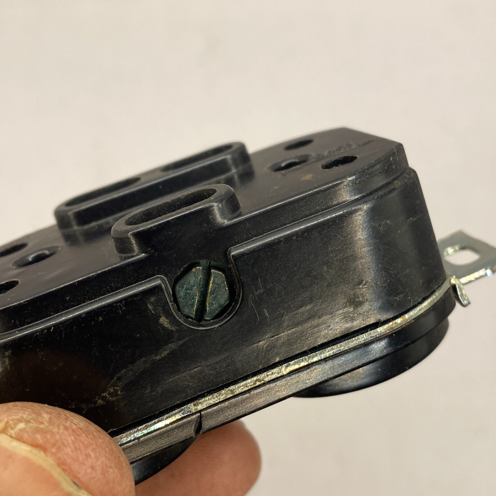 BRYANT 4700 Locking Nema L5-15 Duplex Receptacle Black Back Wired 15A 125V USA🔔