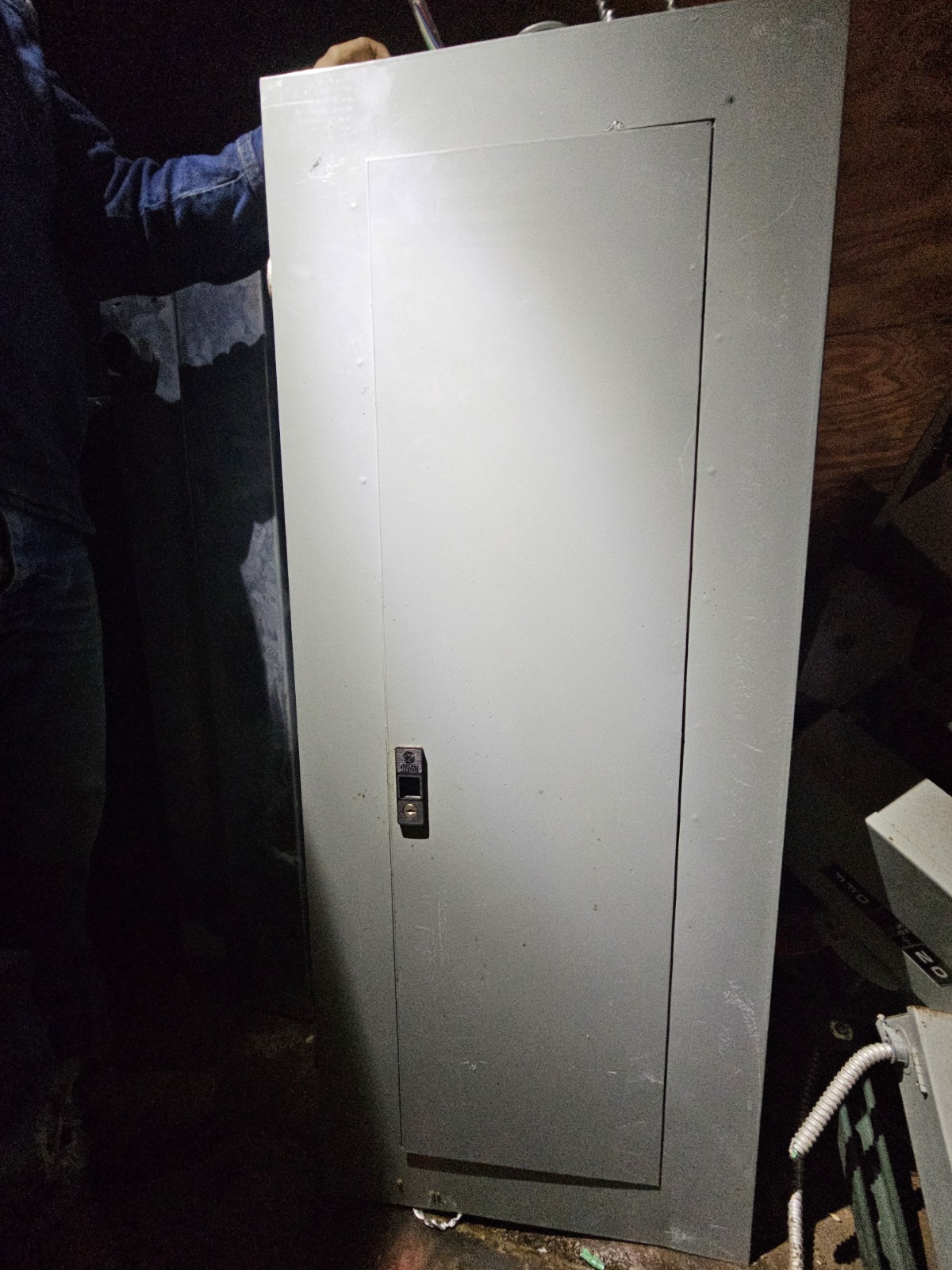GE 200 Amp 208 Volt Panel with Breakers ADF3422MB main lug 3 Phase 4 Wire