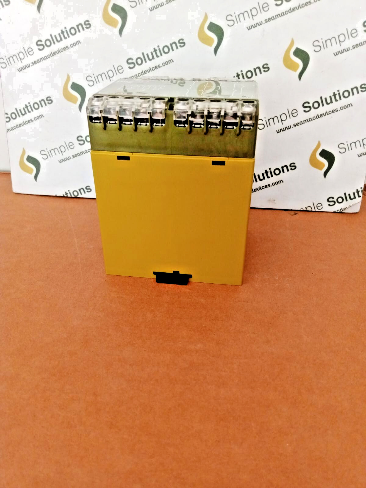 1PC- Pilz PNOZ 1 3S/1O Safety Relay 475695 24VDC/3.5W, 230V- New