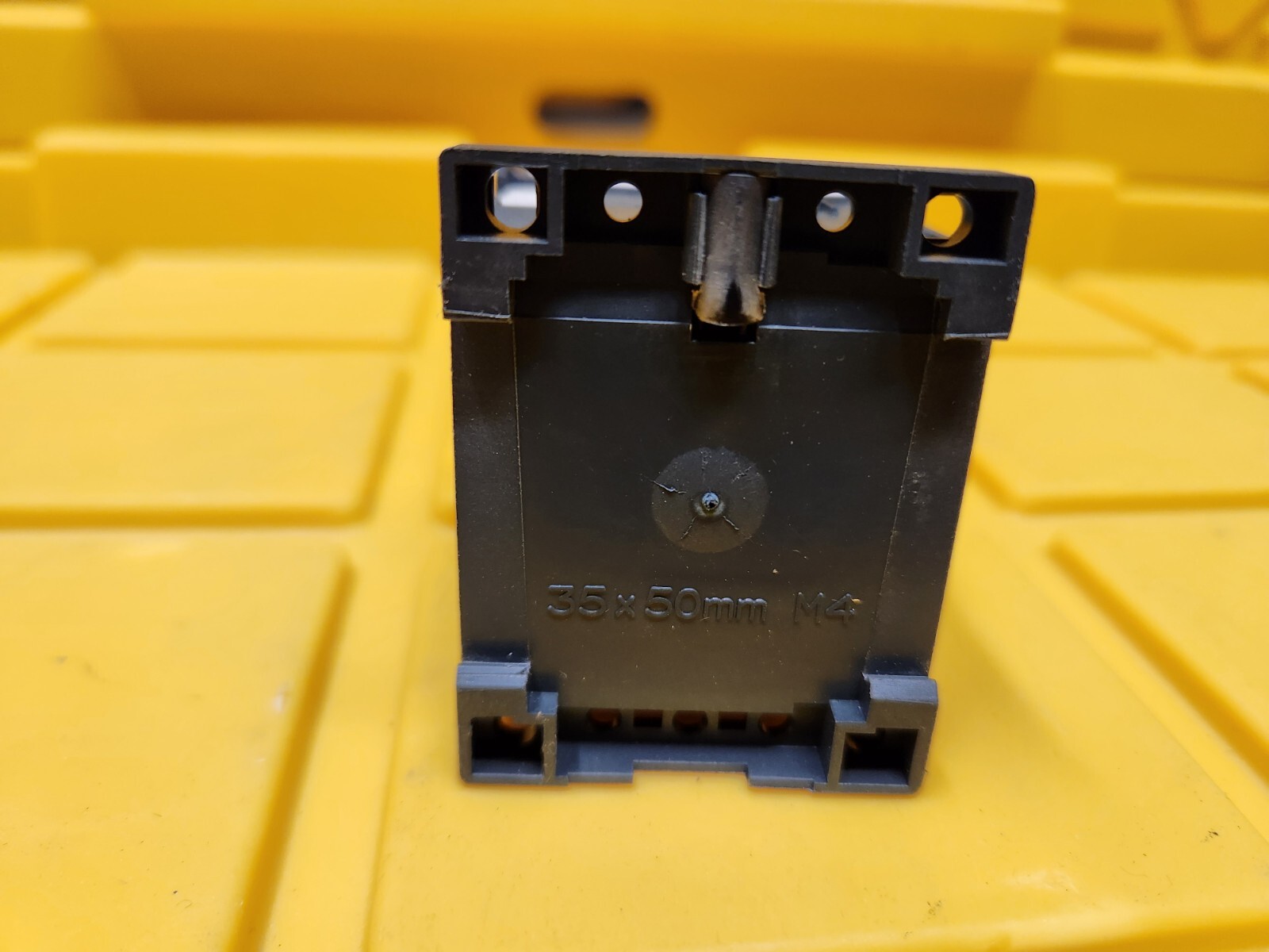 Telemecanique Schneider Electric Contactor LP4K06-10BW3 15A 600V Max 24V Coil