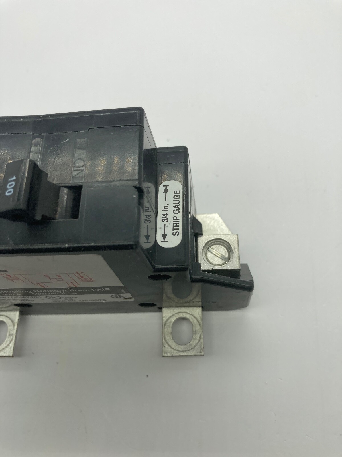 Square D QOM100VH8106 22kA 2 Pole 100 Amp QOM1 Bolt On Main Circuit Breaker NOS
