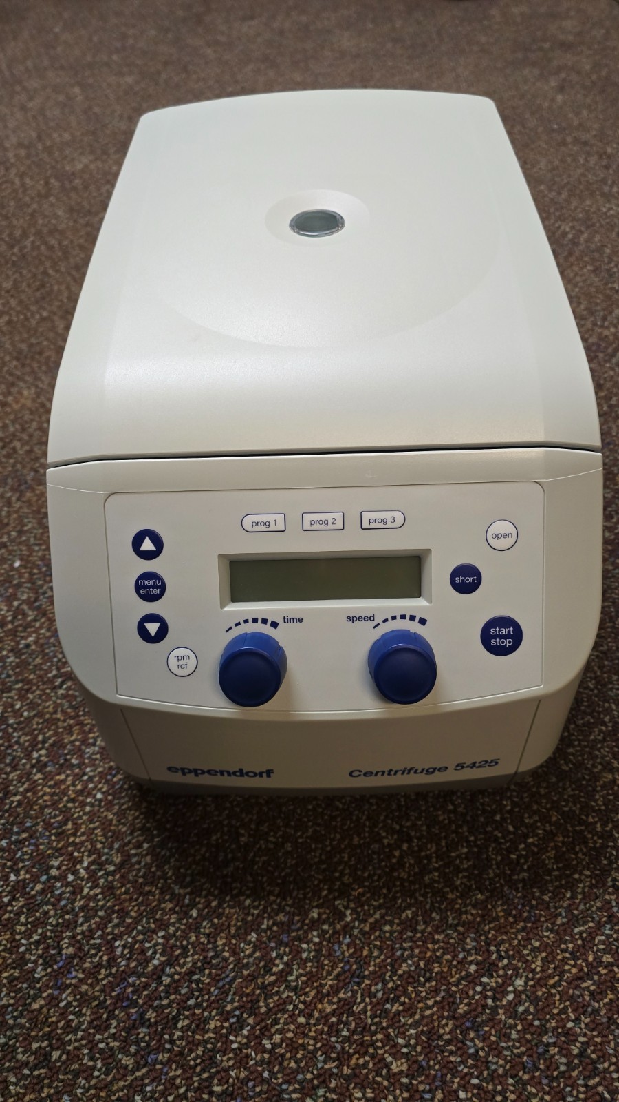 Eppendorf Centrifuge 5425 with Rotor FA-24-2. Used, great condition
