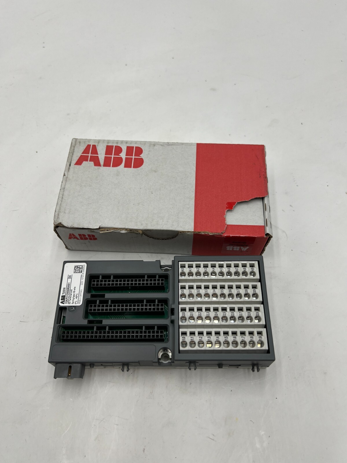 ABB 1SAP212000R0001 TU516 I/O Terminal Unit For Analog and 24 VDC Digital Module