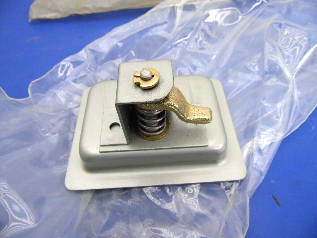 OEM LEROI Dresser M178-142, Door Latch, AIR COMPRESSOR ,NEW, Lot of 1