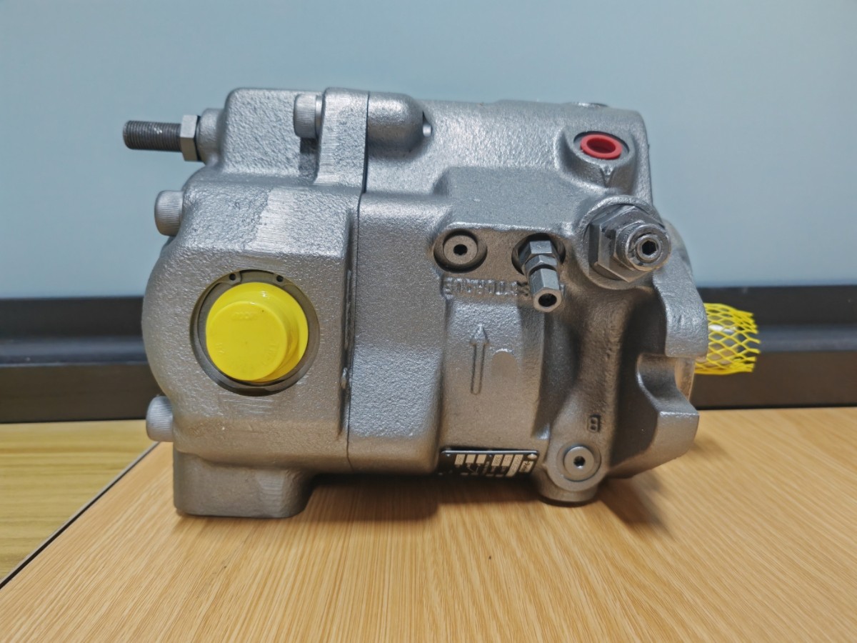 1PCS NEW Parker PAVC65R4213 Axial Piston Pump PAVC65R4213 PLC