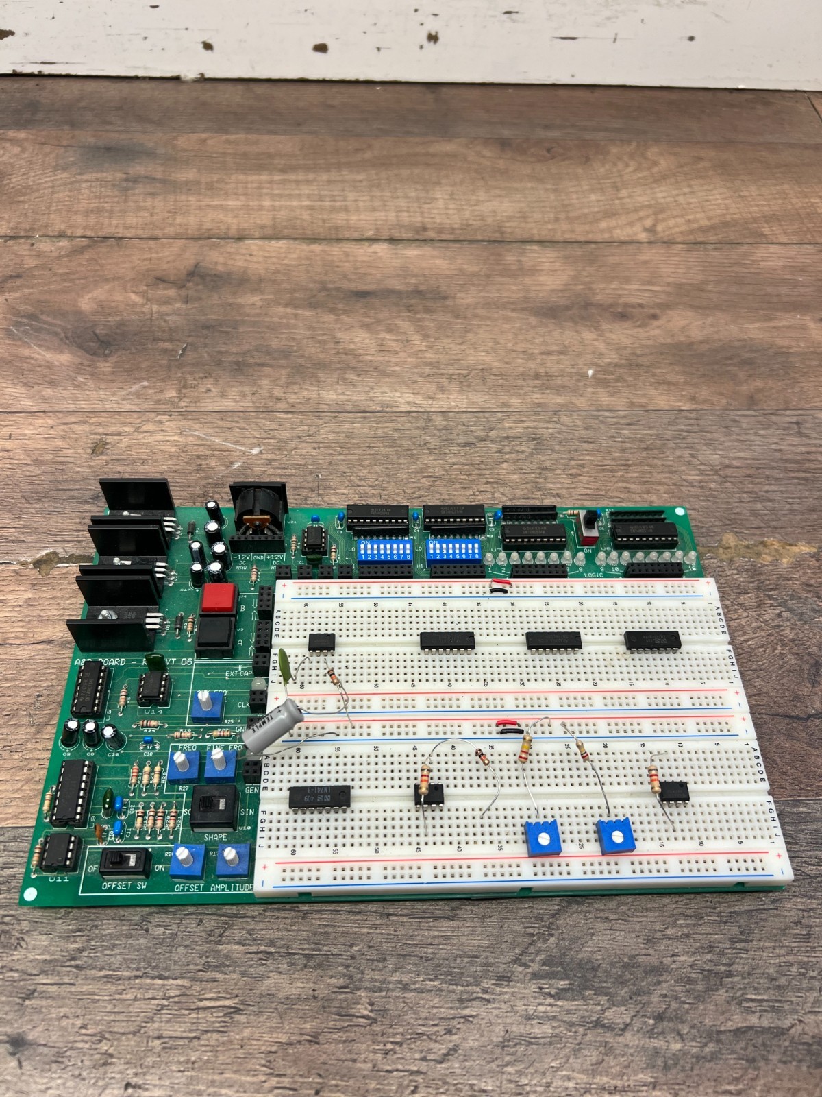 Analog and Digital Breadboard Experiment Board