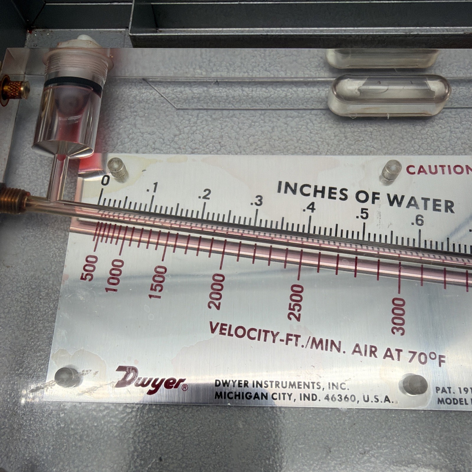 Dwyer Model 400 Air Velocity Meter Manometer w/ Metal Carrying Case