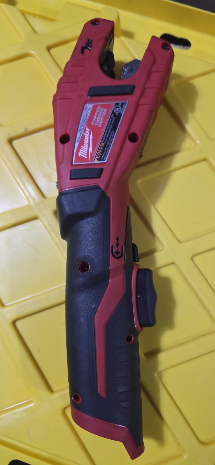 Milwaukee 2471-20 M12 Cordless Copper Tubing Cutter for parts or repair