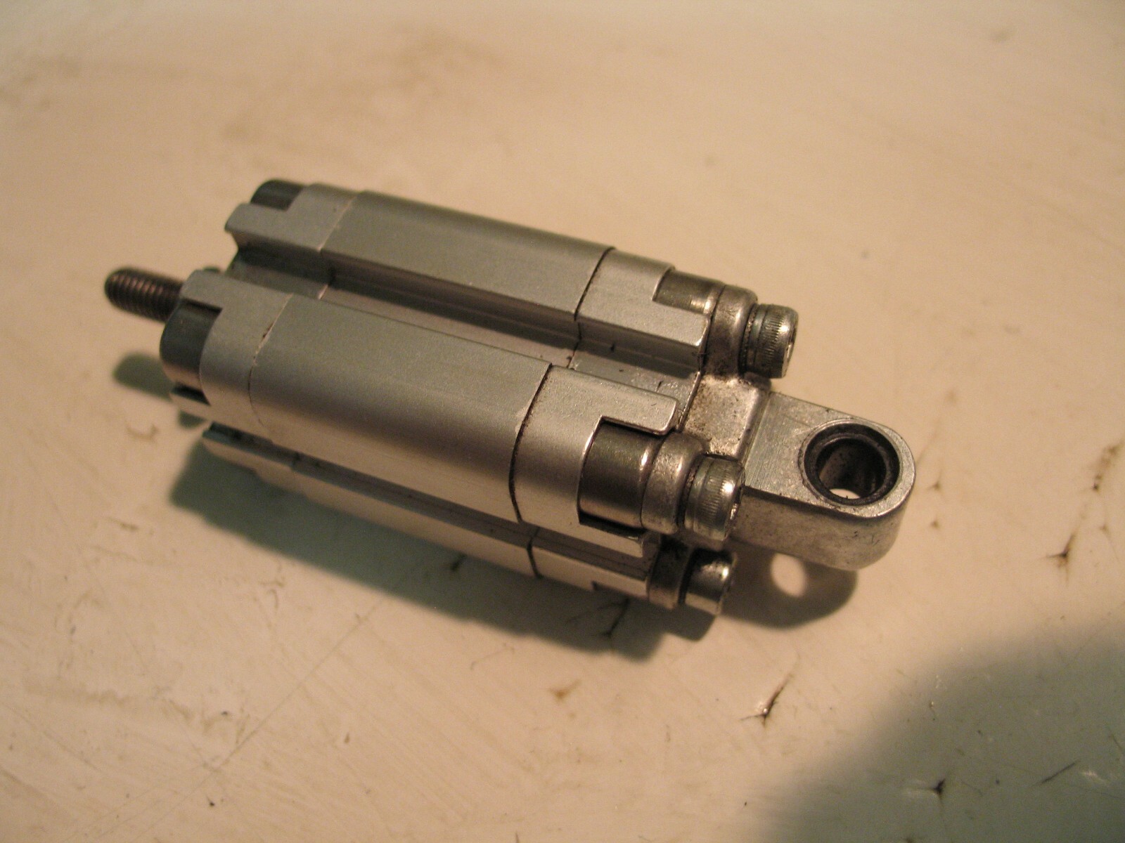 FESTO ADVU-12-15-A-P-A DA PNEUMATIC CYLINDER 12 BORE X 15 (.69″) MM STROKE P5875