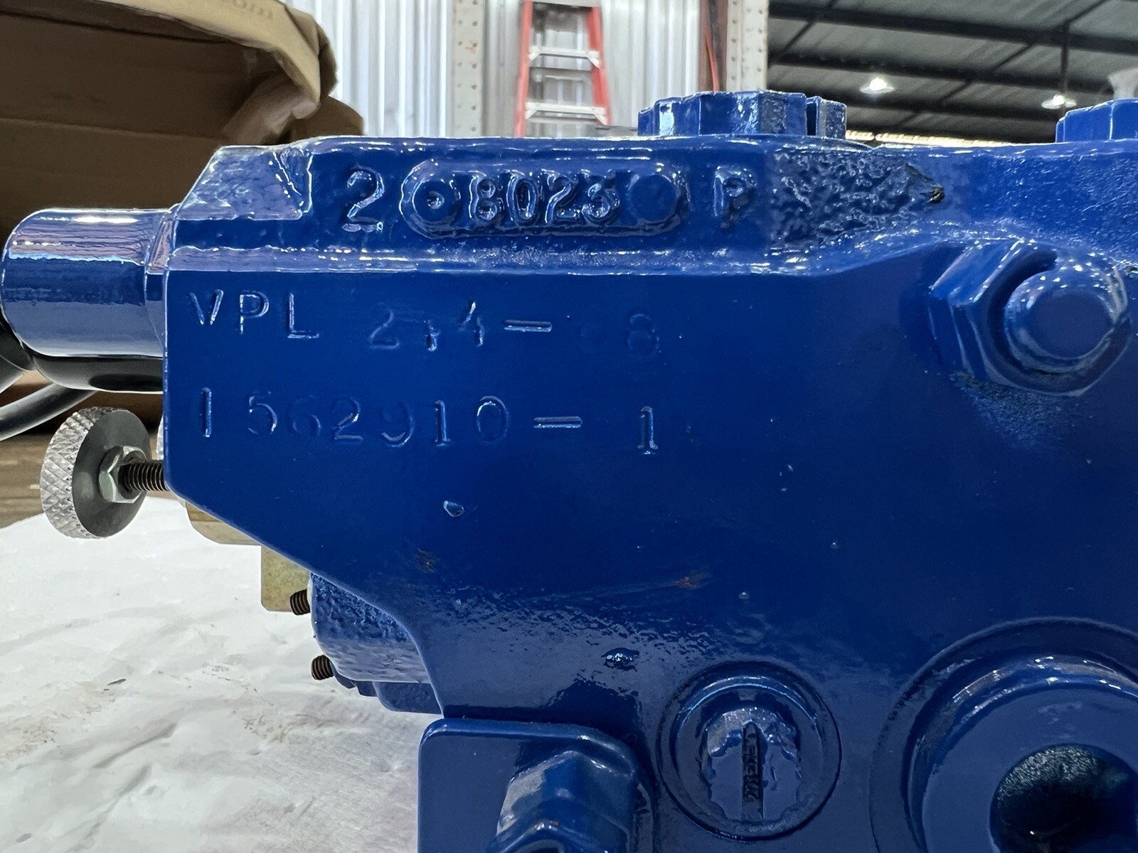 Set Of 4 Hydraulic Proportional Directional Valves DB5195.800, VPL244-68