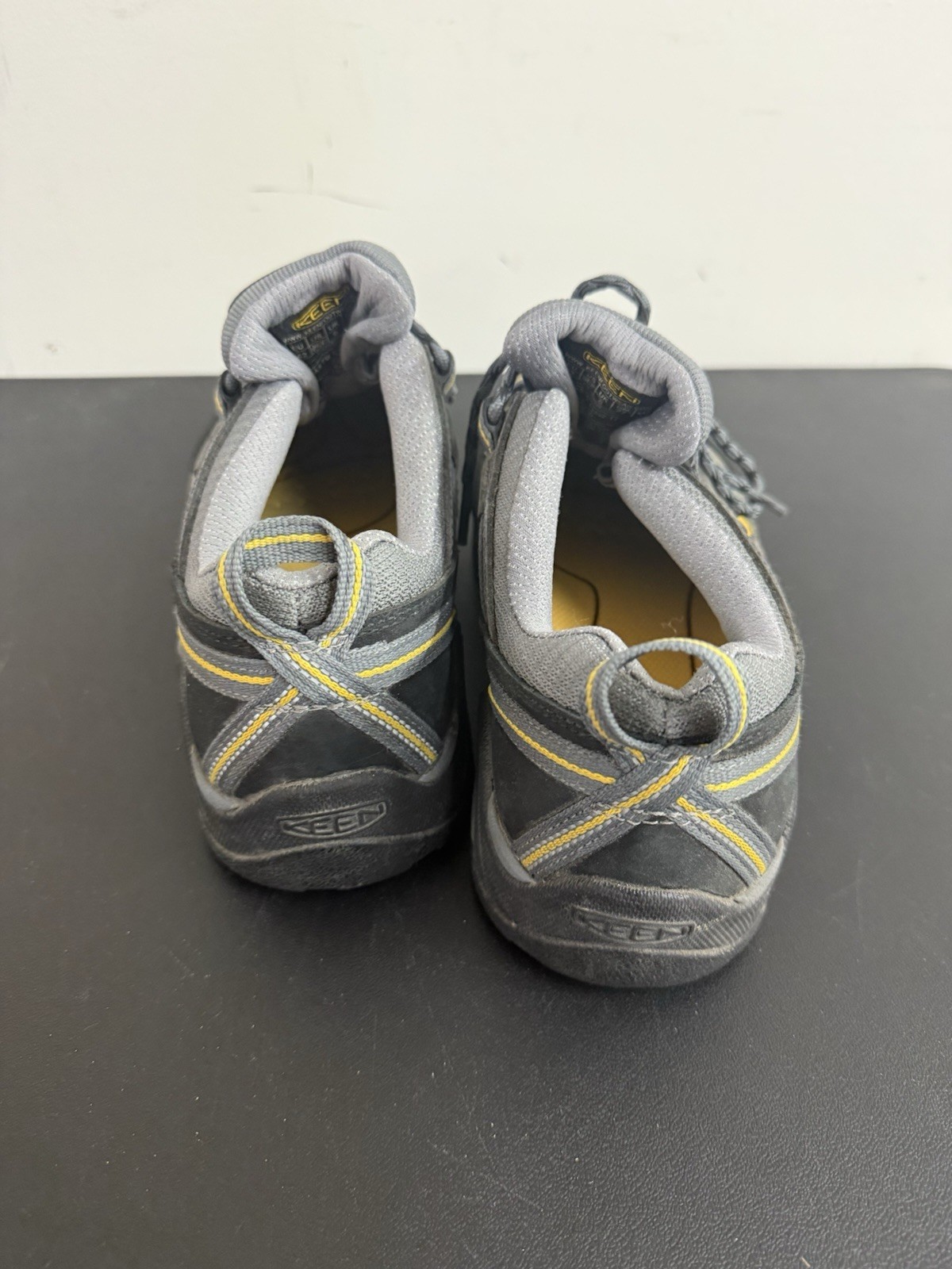 KEEN Utility Work Shoes Soft Toe Black Yellow Mens 9 EE Wide ASTM F2892-11
