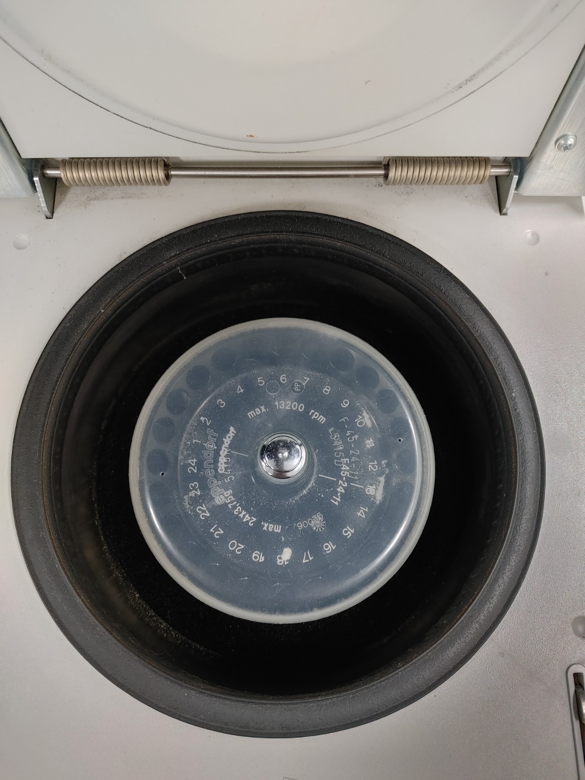 EPPENDORF Centrifuge 5415 R Benchtop Refrigerated Microcentrifuge with Rotor