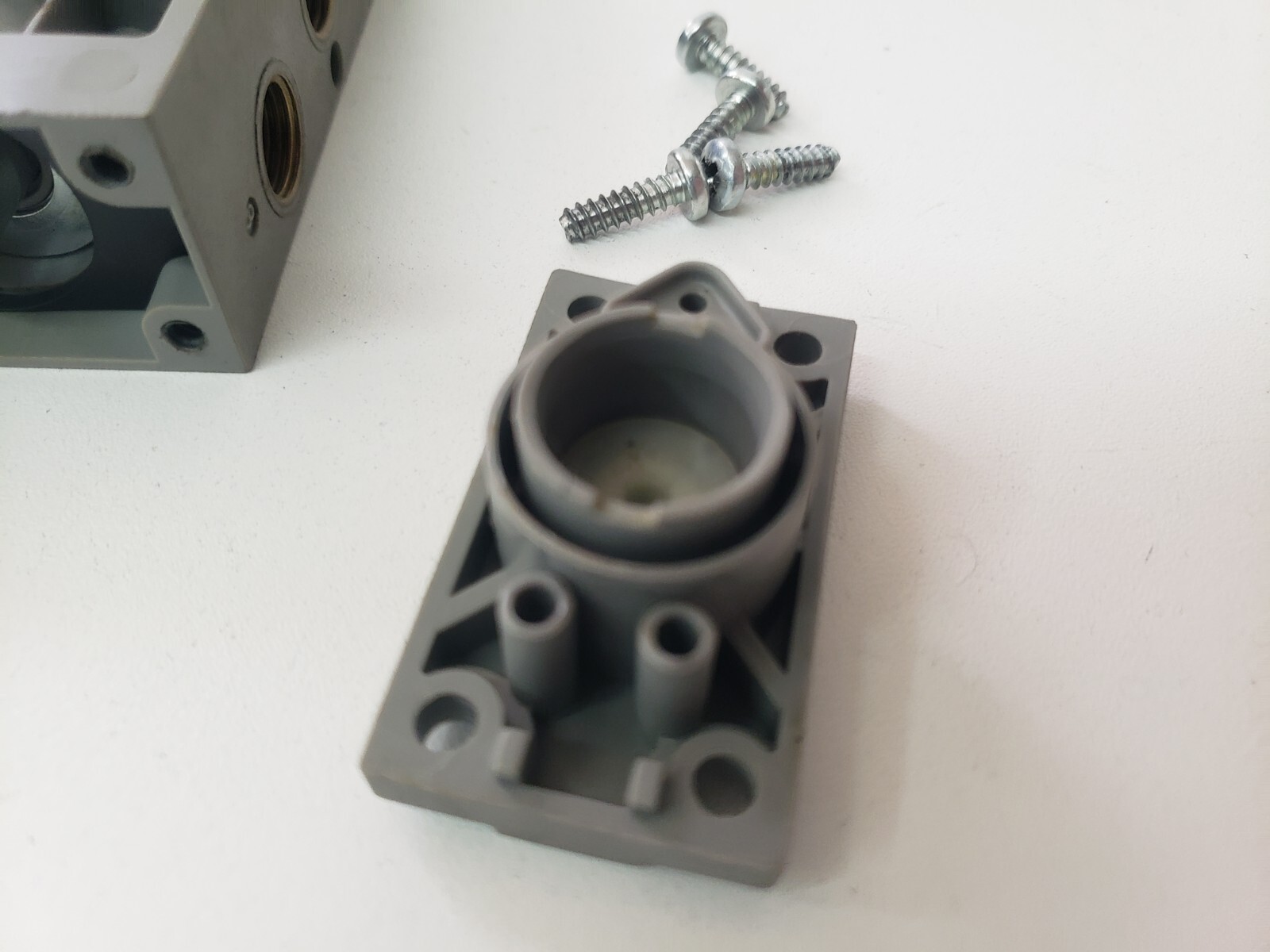 Bosch 0 820 023 012 Solenoid Valve 0820023012