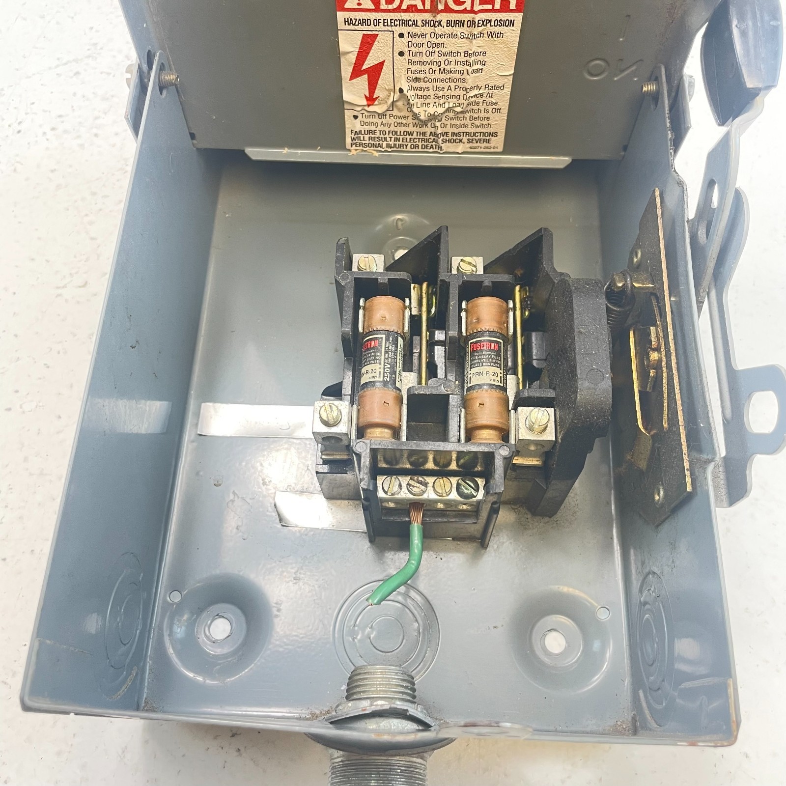 SQUARE D D221NRB SAFETY DISCONNECT SWITCH SERIES E2 3R ENCLOSURE 30AMP 240V 60HZ